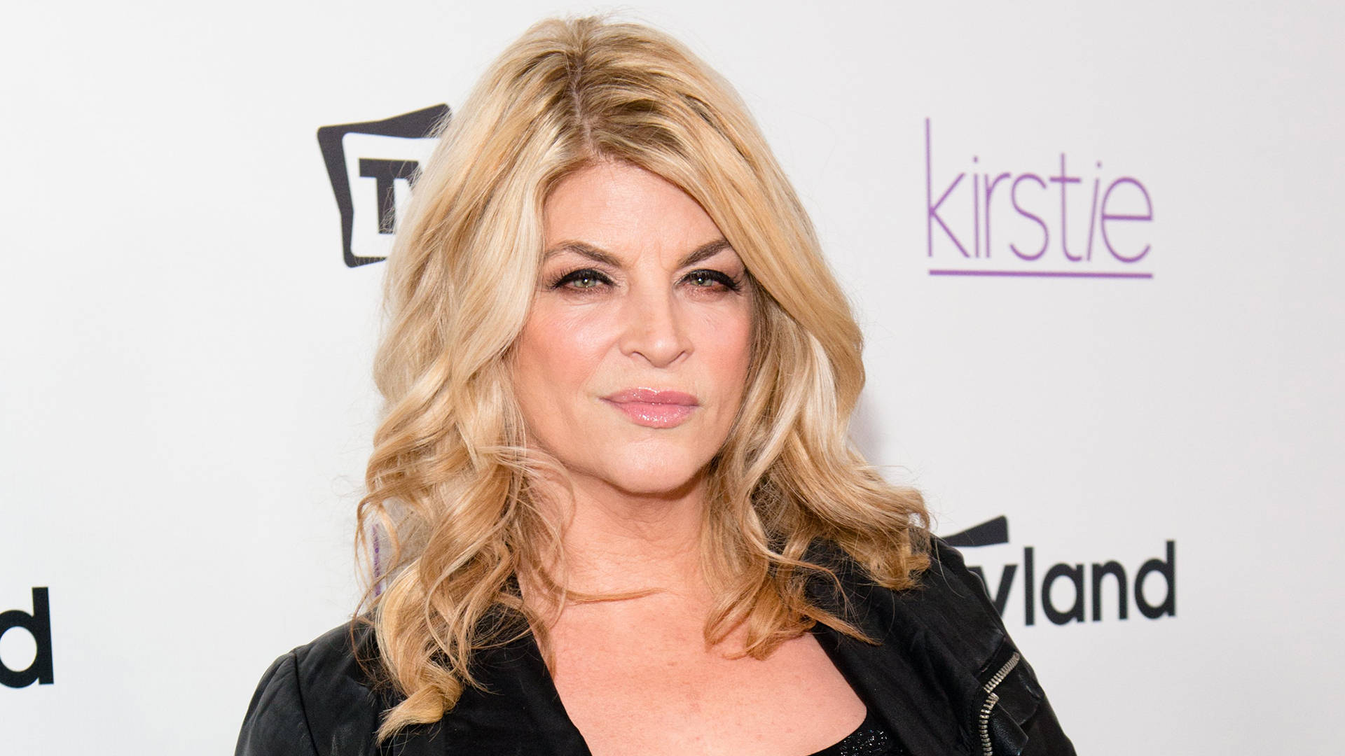 Fierce Celebrity Kirstie Alley Tv Land Event Background