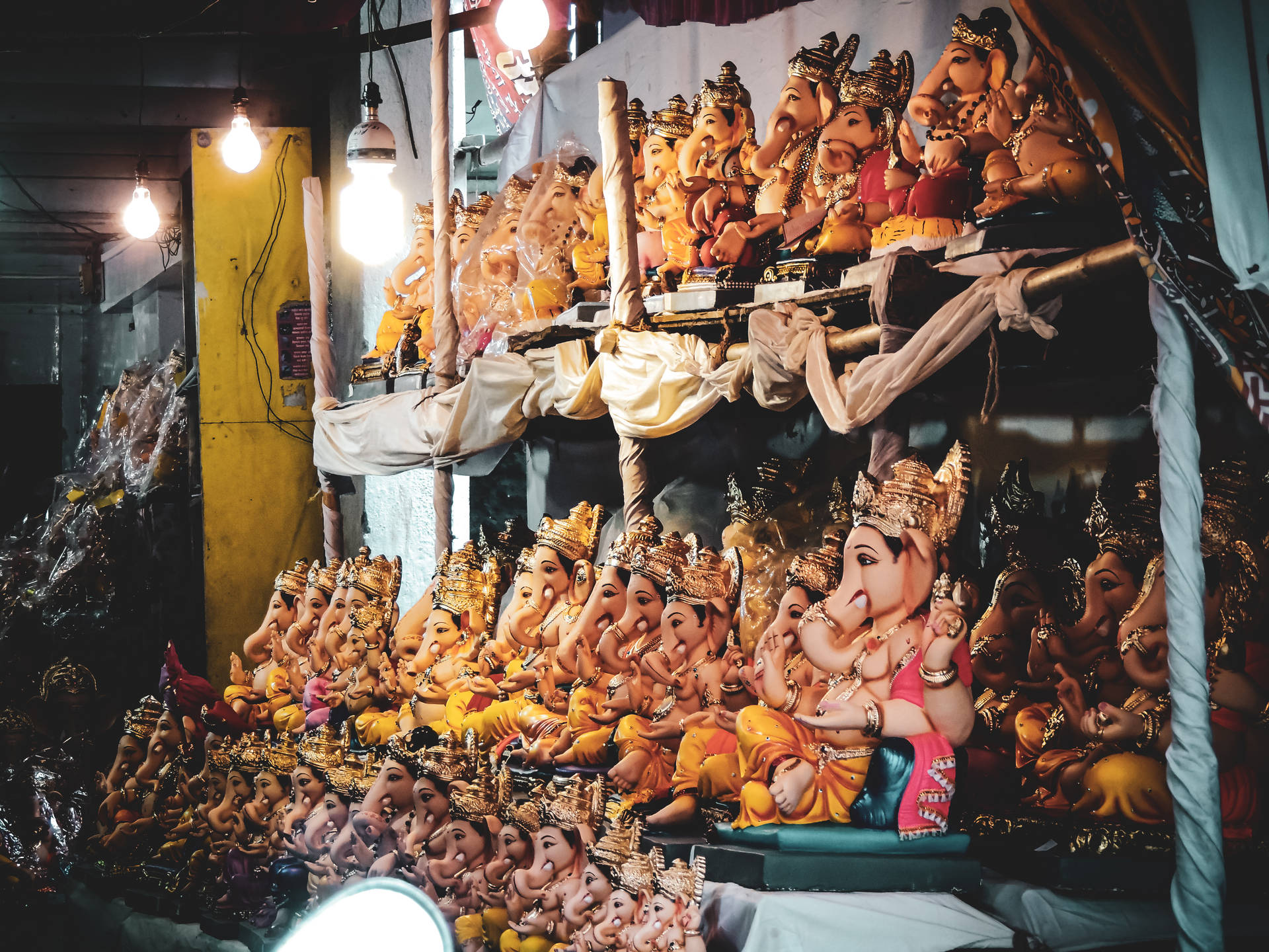 Figurines Of The Ganpati Bappa Background