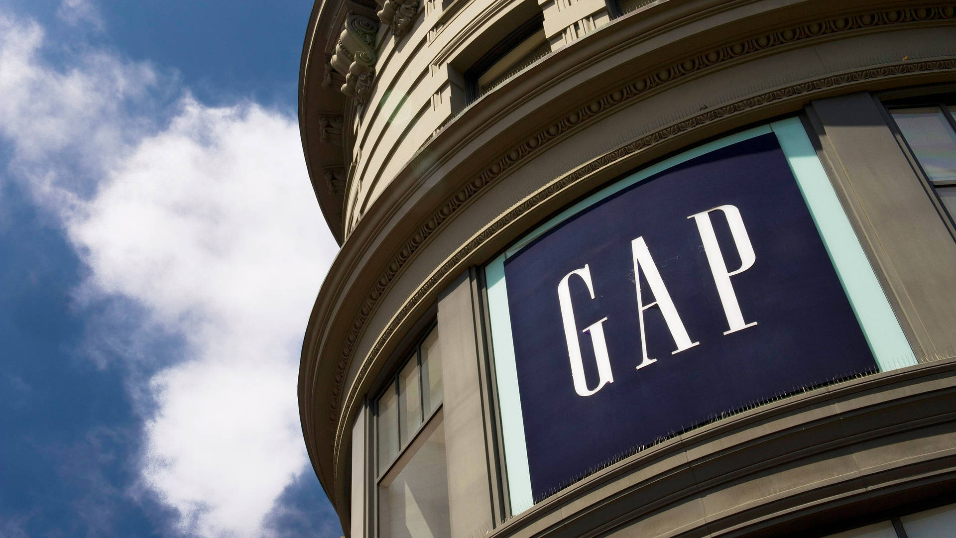 First Gap Store In California Background