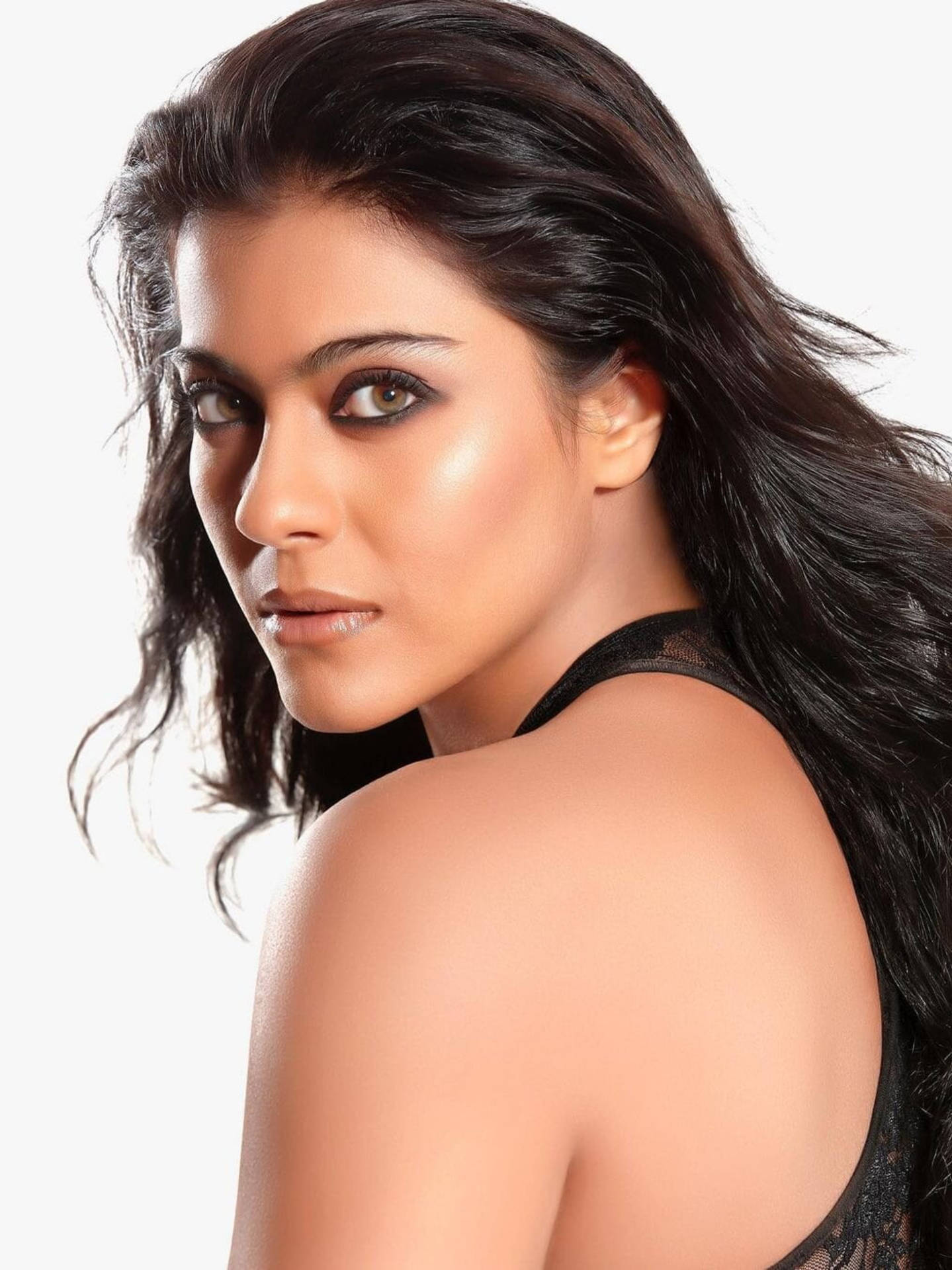 Fit And Fabulous Kajol Background