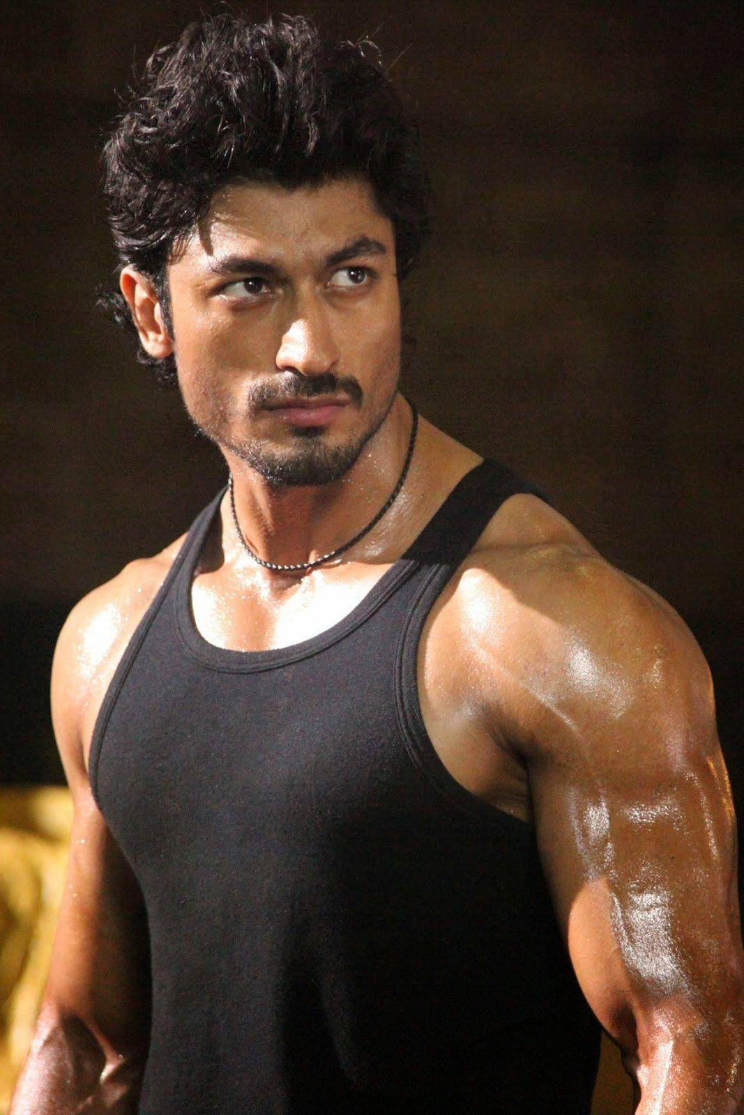 Fitness Inspiration - Vidyut Jammwal In A Sleek Black Shirt