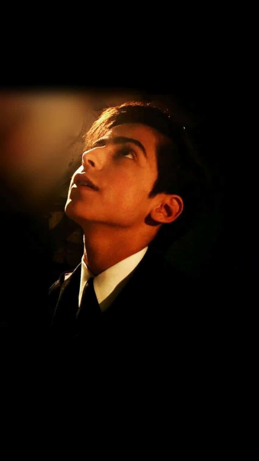 Five Hargreeves Brings Together A Family Of Superheroes. Background