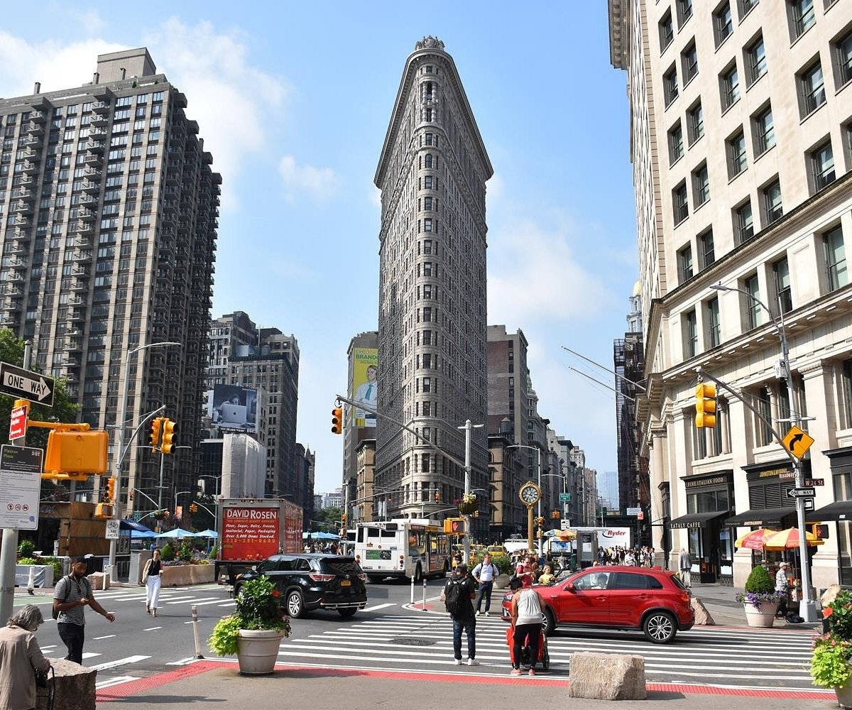 Flatiron Building Many Cars Intersection Background