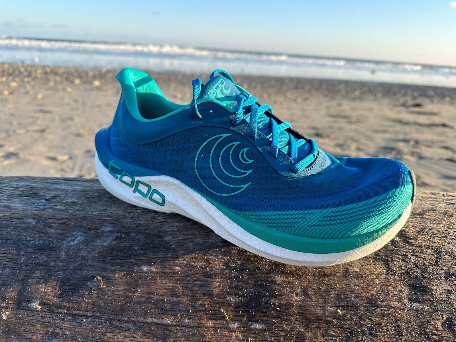 Flexible Blue-green Athletic Shoe Background