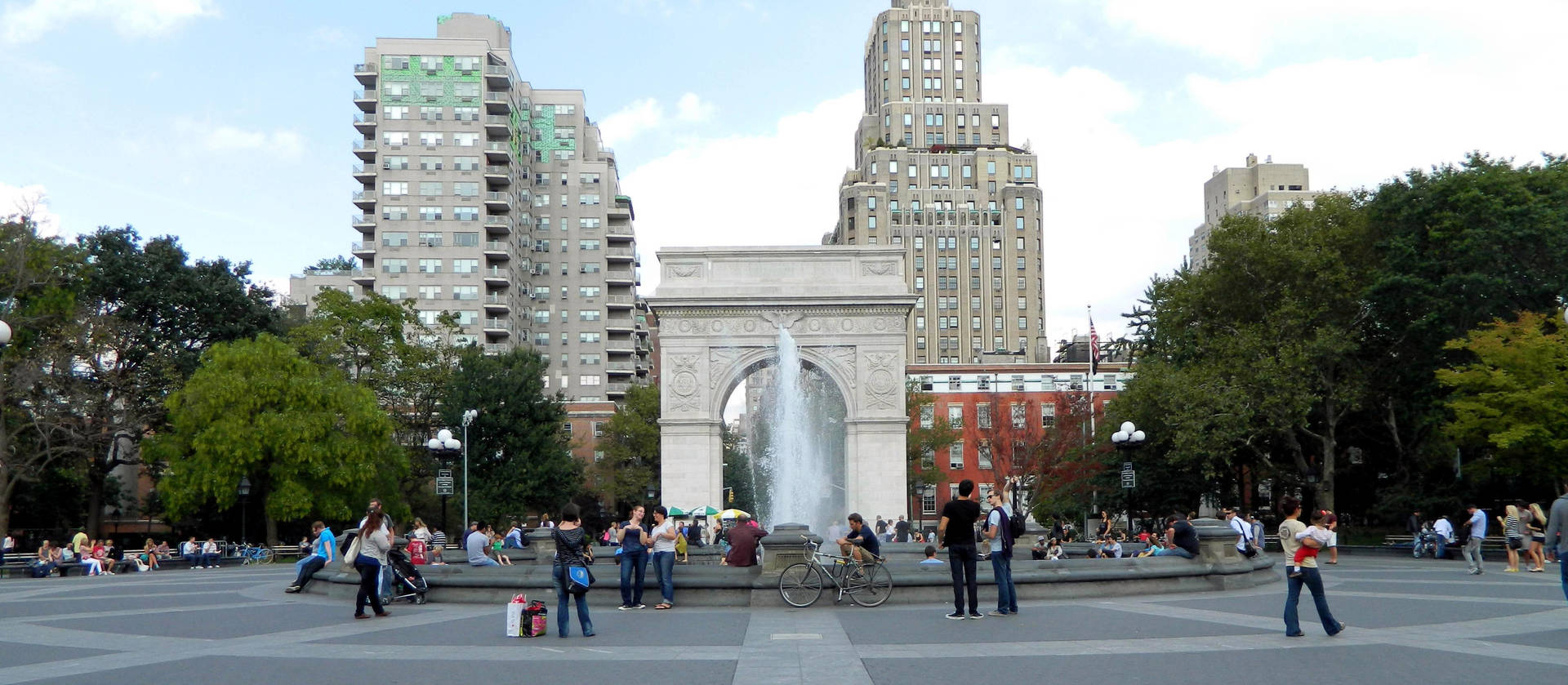 Flock Of People At Nyu Park Background