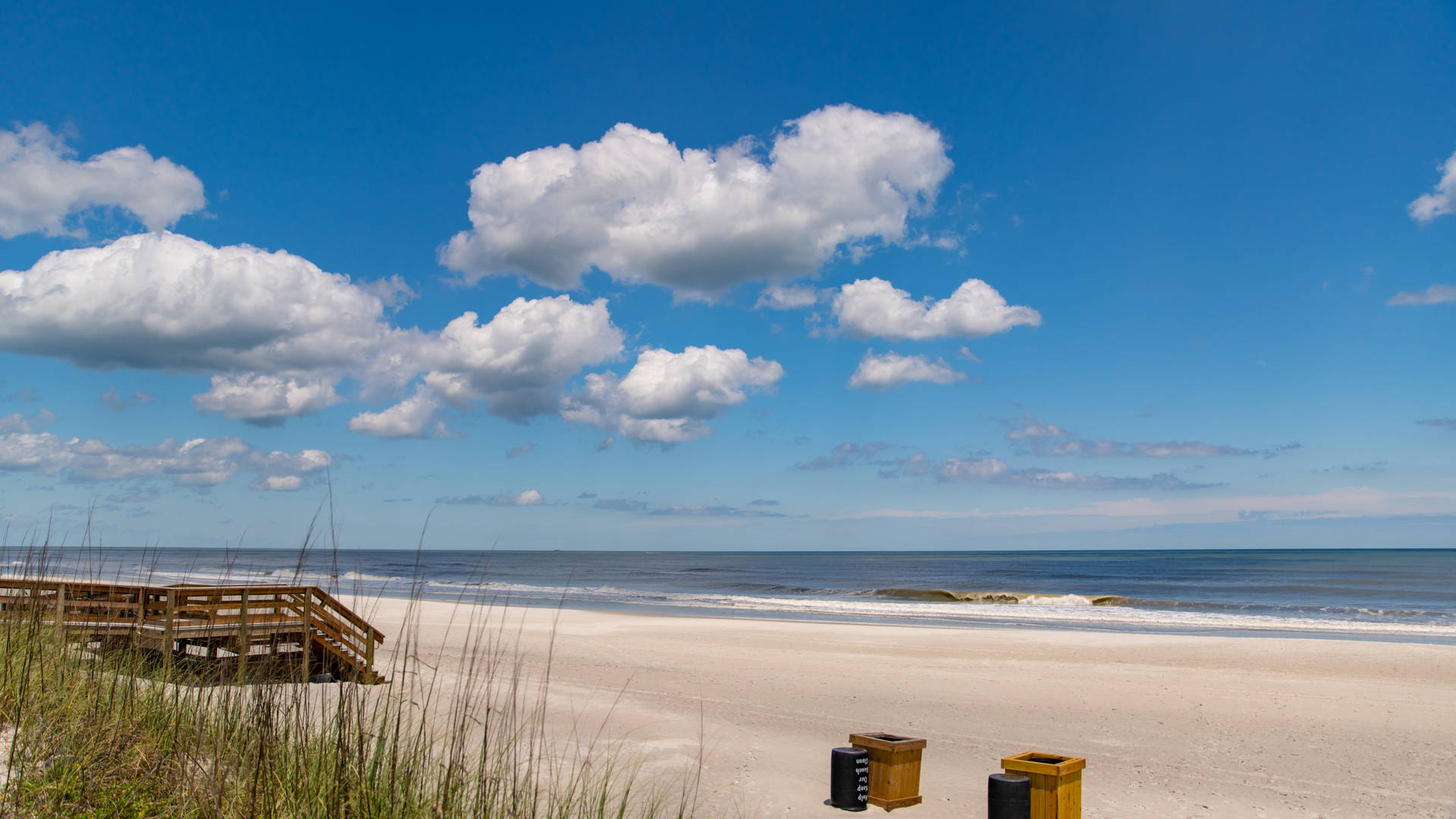 Florida Beach Calm Cloudy Day Background