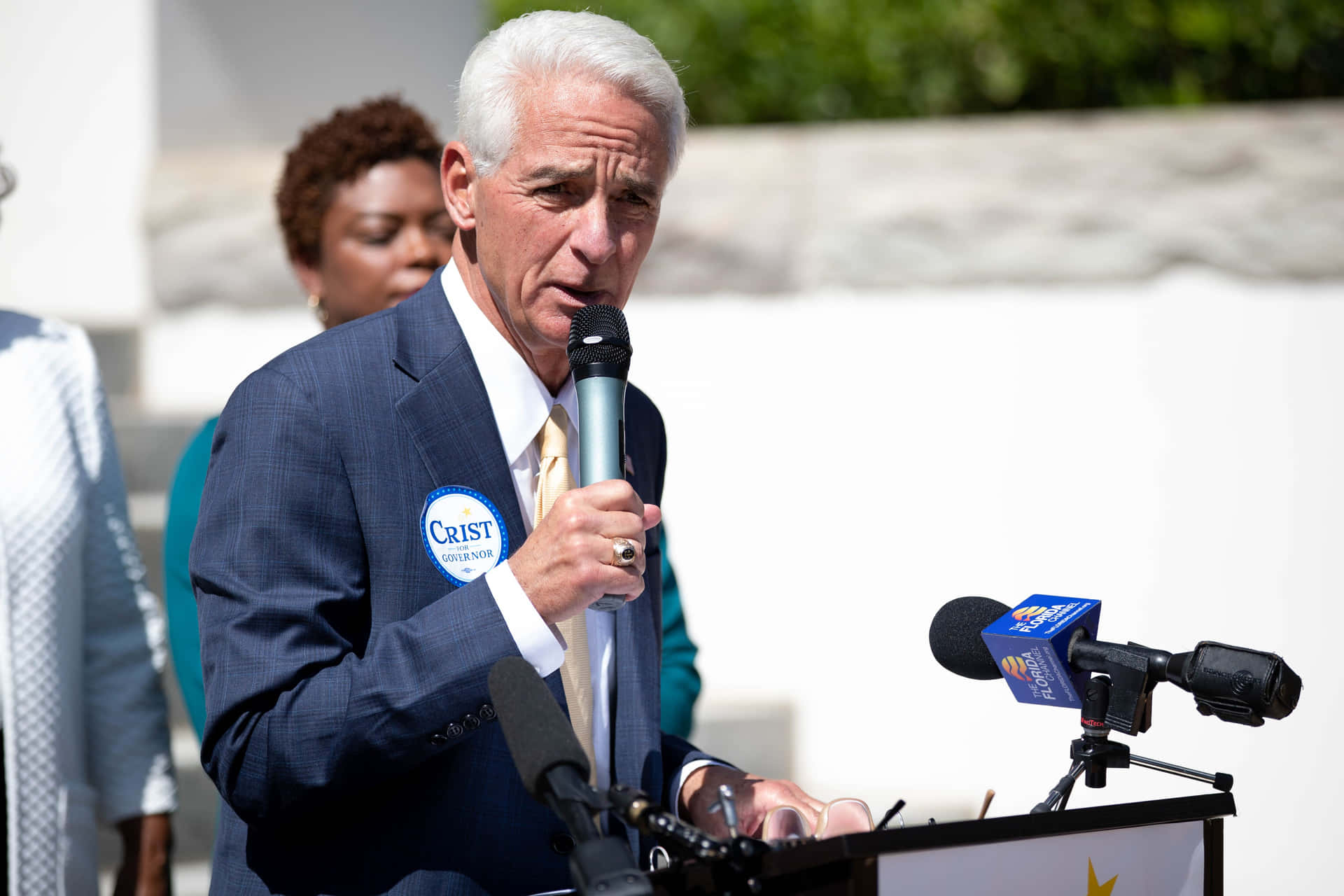 Florida's Leader At Work: Charlie Crist Delivering A Committed Speech Background