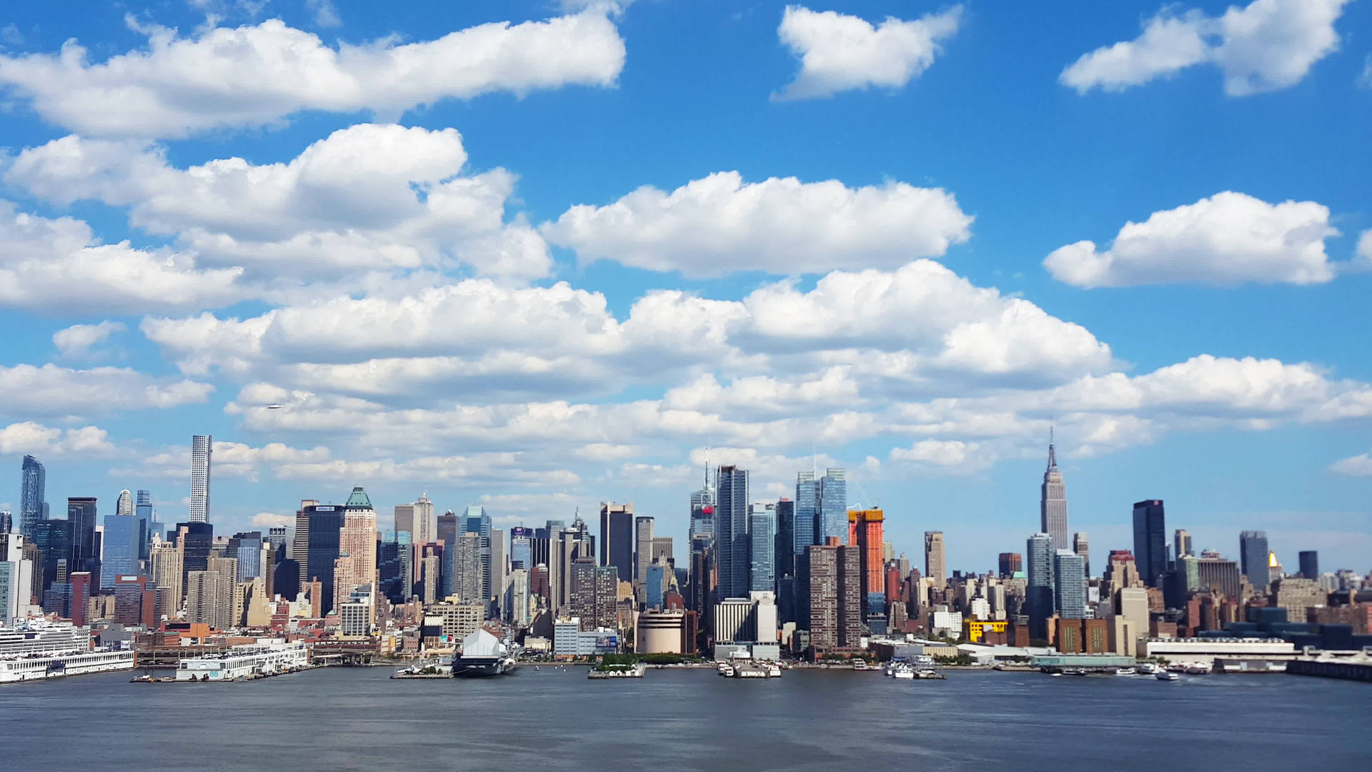 Fluffy Clouds Over 4k New York City Background