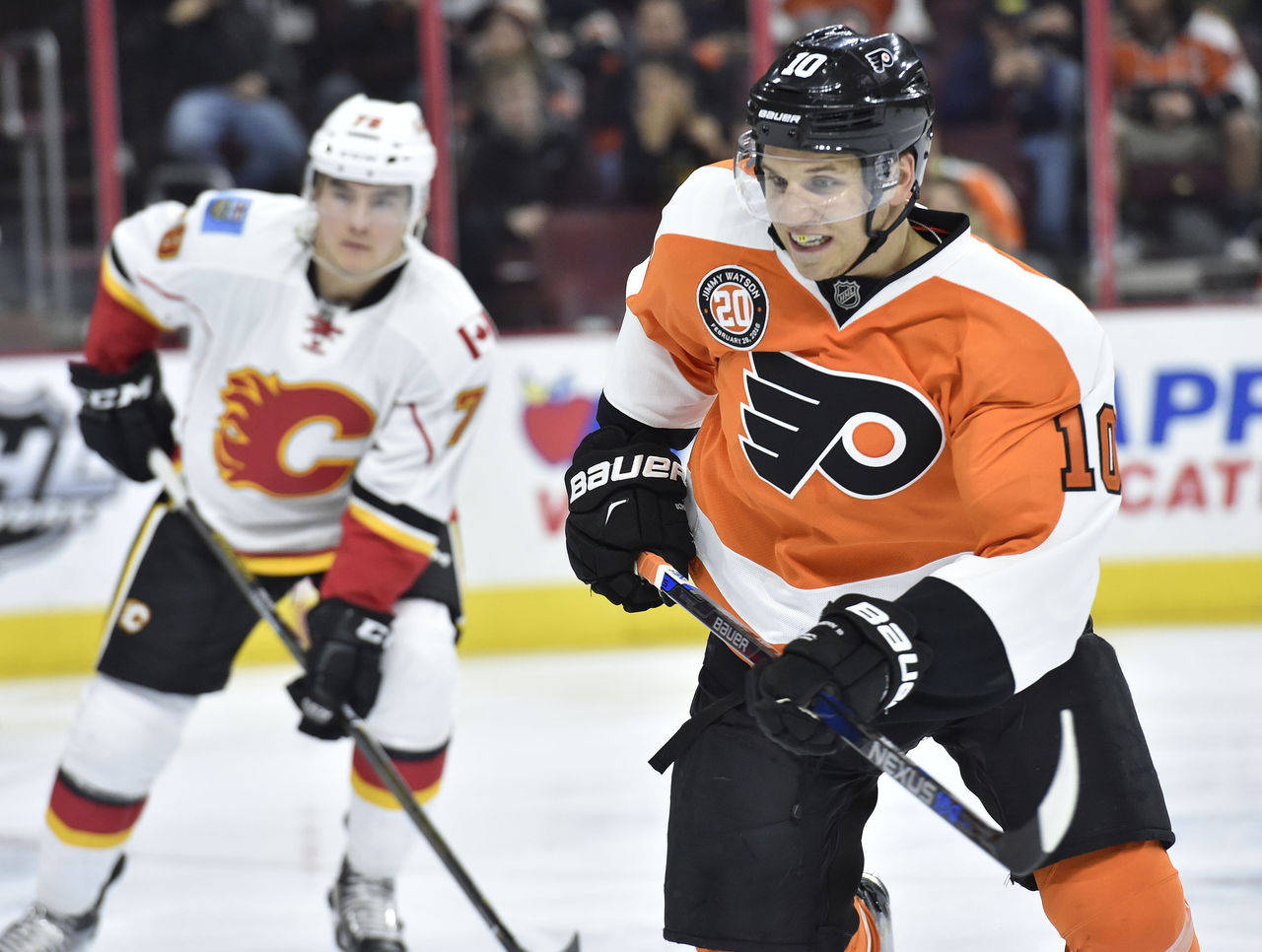 Flyers Brayden Schenn Versus Calgary Flames Background