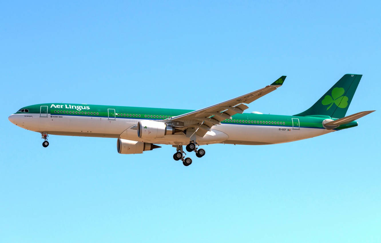 Flying Aer Lingus Airplane Background