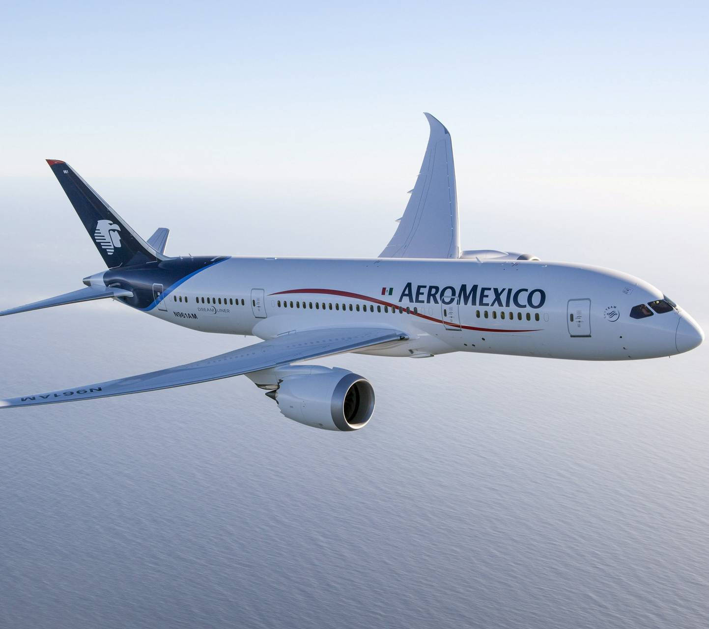 Flying Aeromexico Boeing 787- 8 Dreamliner Plane Background