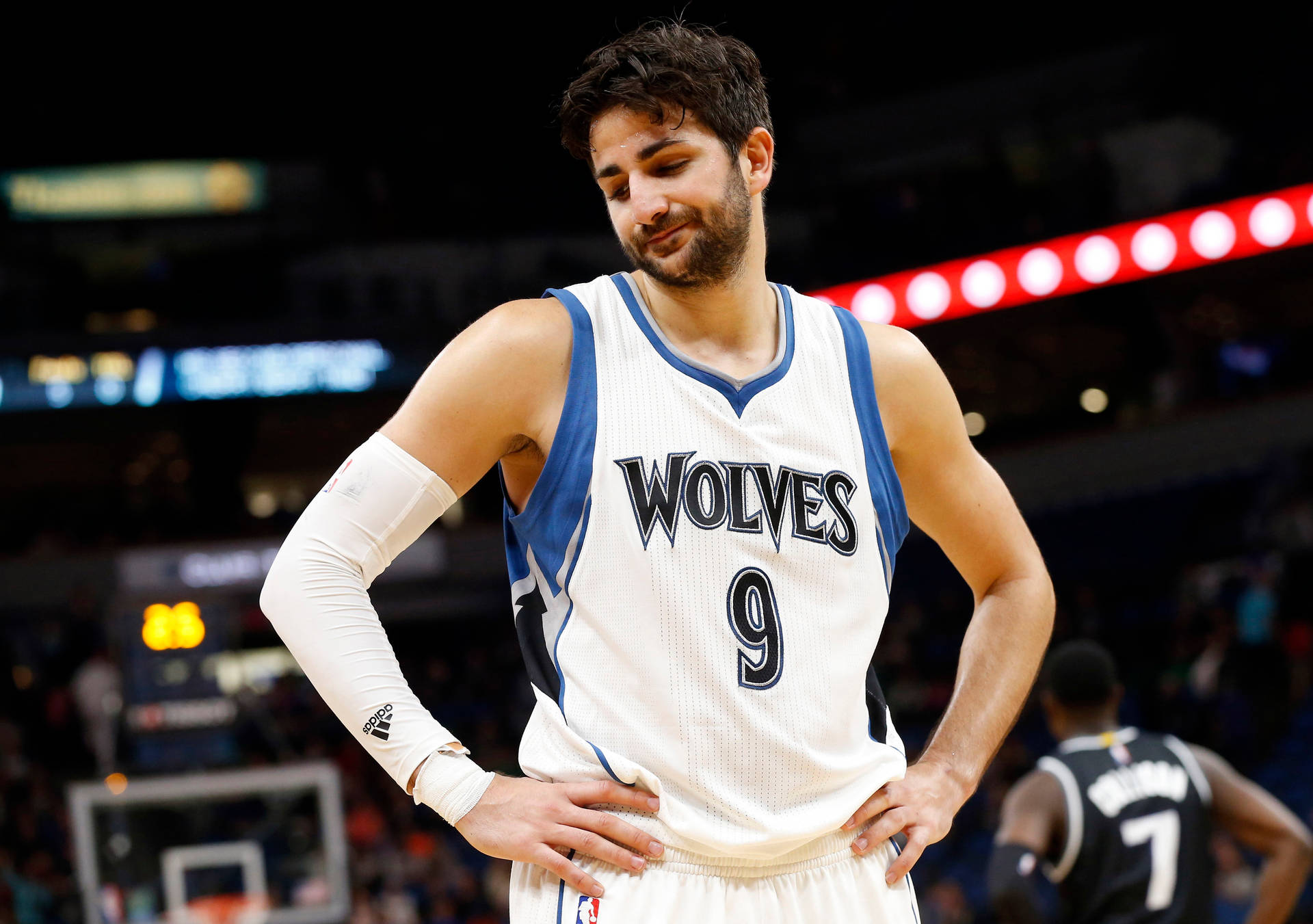 Focus Timberwolves Point Guard Ricky Rubio Background