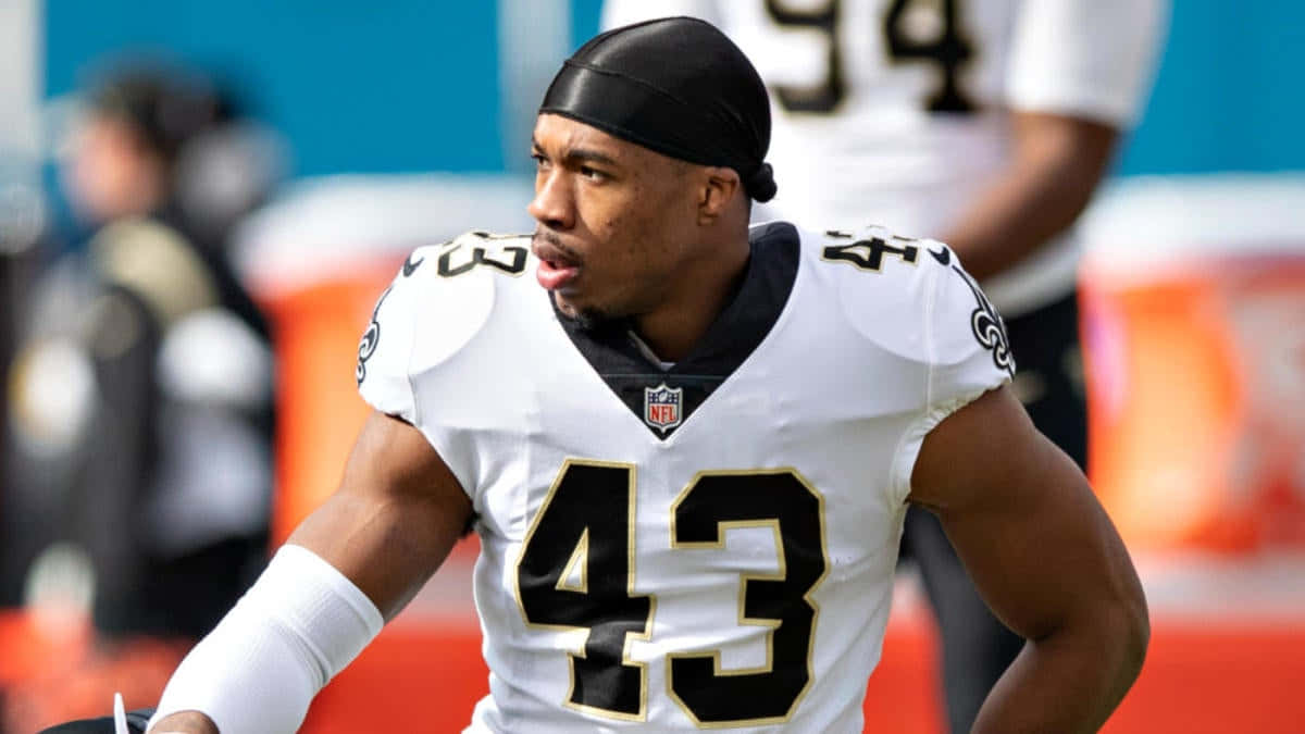 Focused Football Player Number43 Background