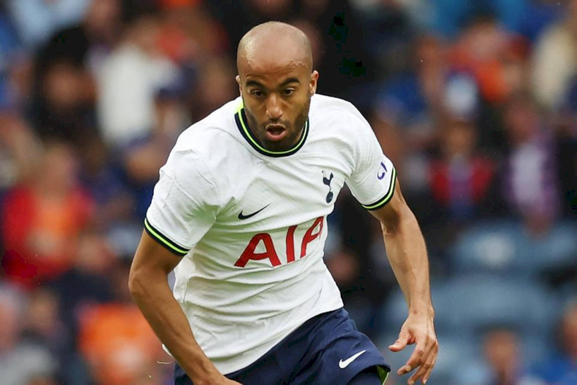 Focused Lucas Moura Background