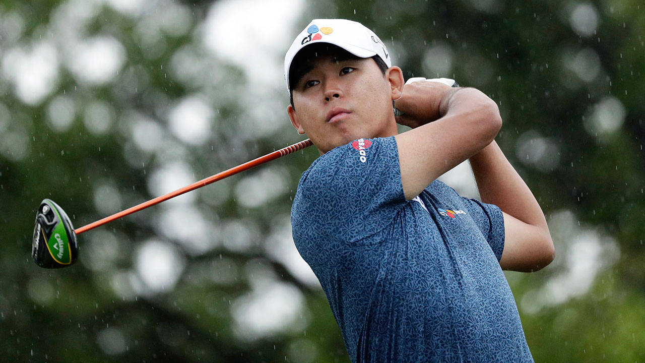 Focused Shot Si Woo Kim Background