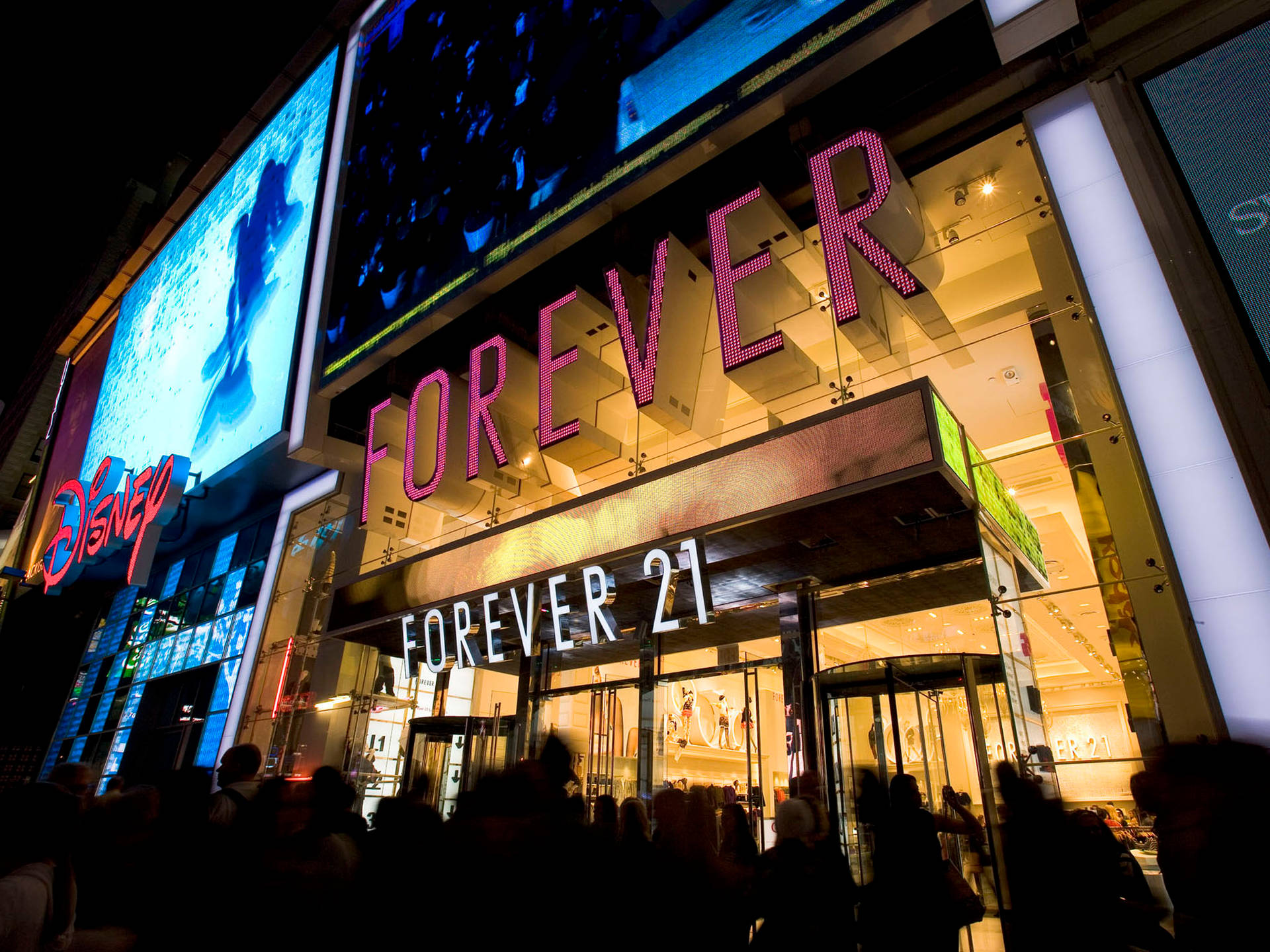 Foerver 21 Fashion Store At Night Background