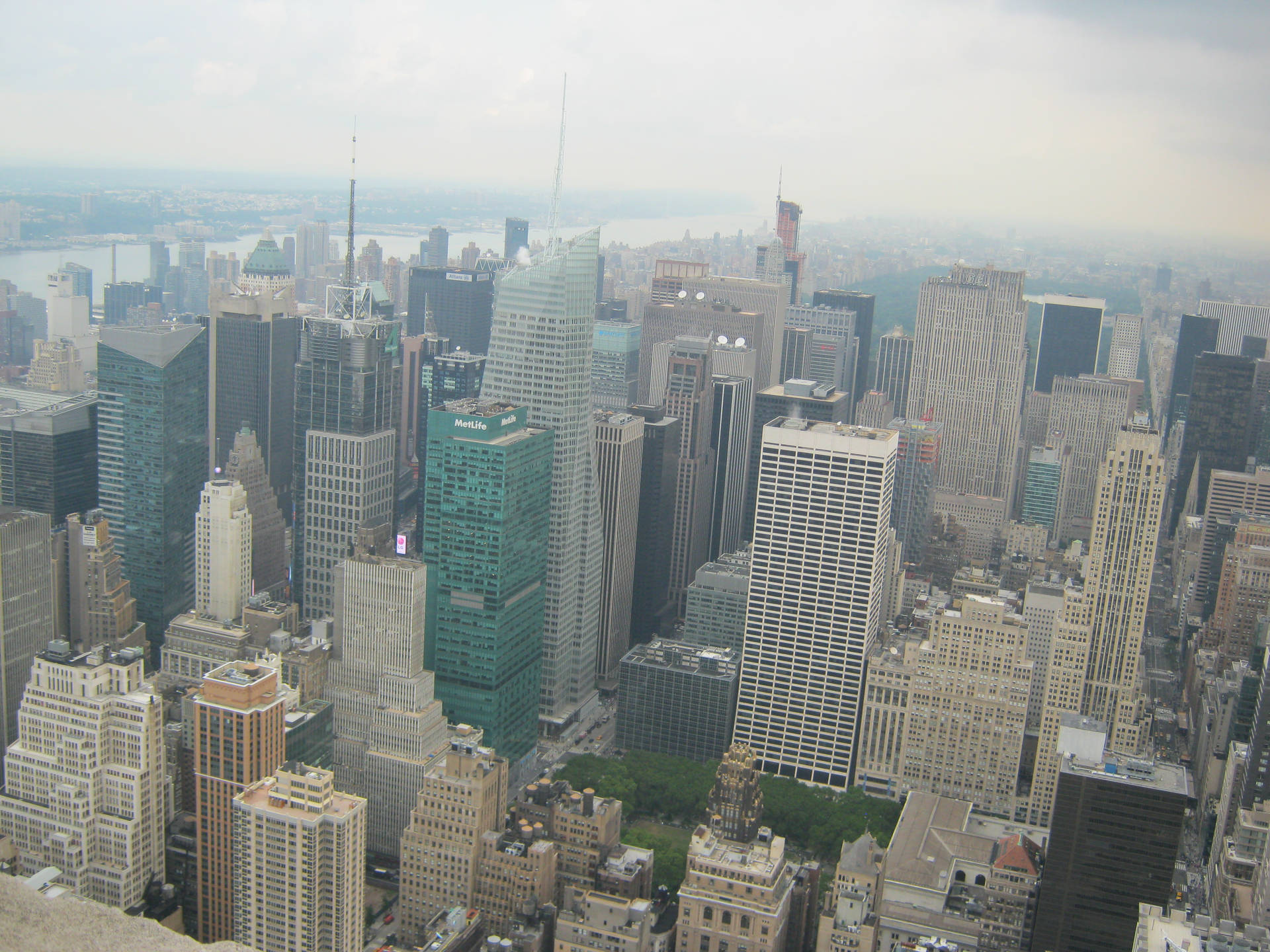 Foggy Morning In Downtown Manhattan Background