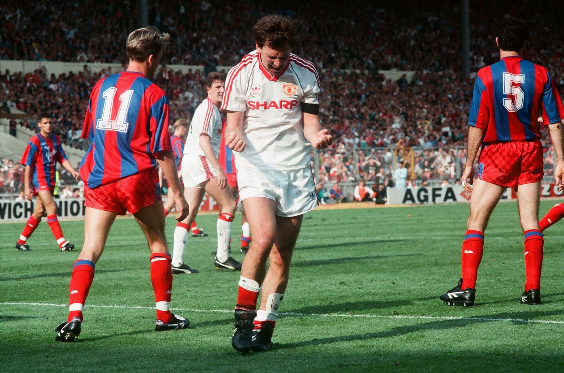 Football Athlete Bryan Robson Background