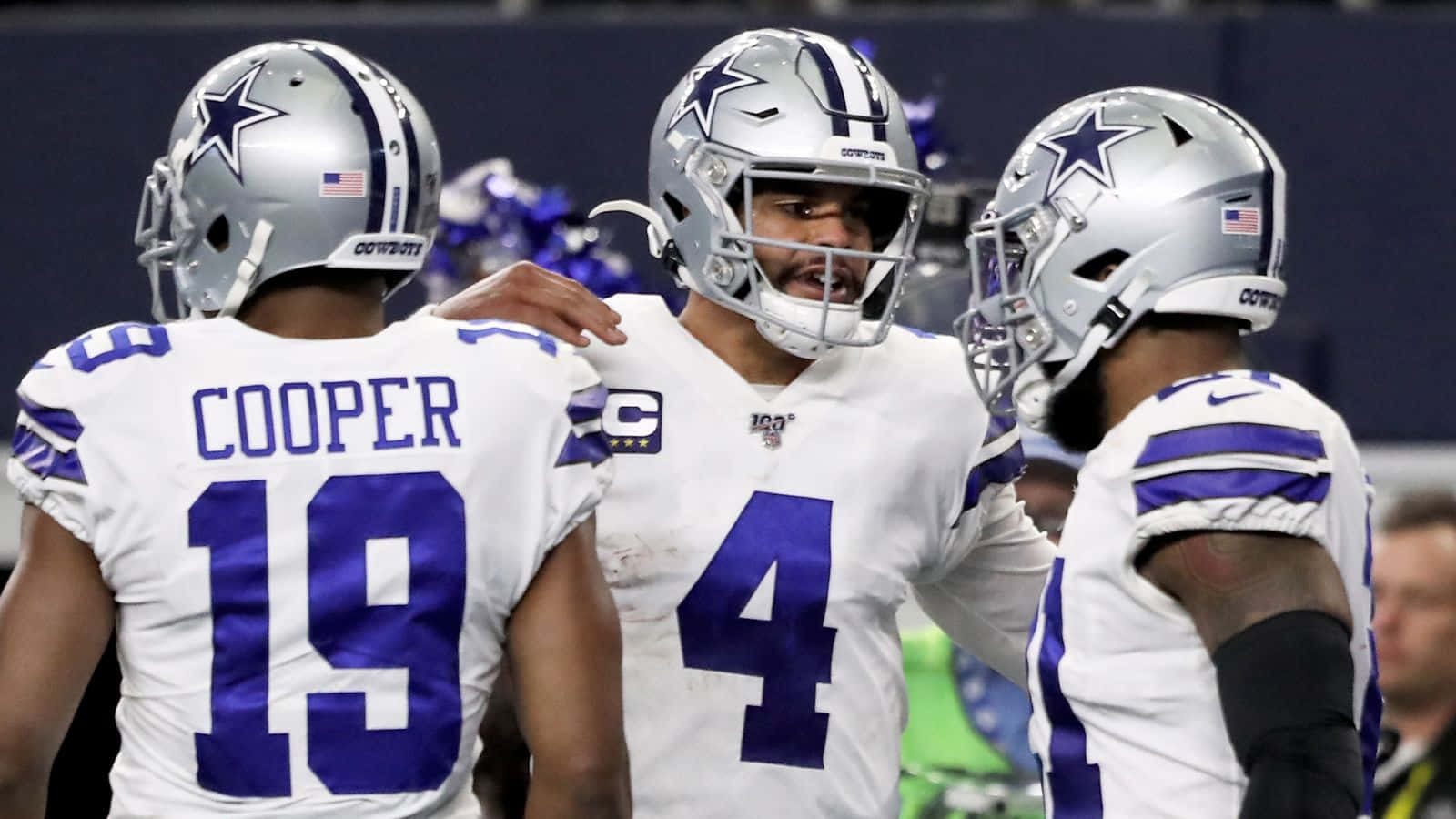 Football Fans Enjoy Watching Dallas Cowboys Players Play On Sundays Background