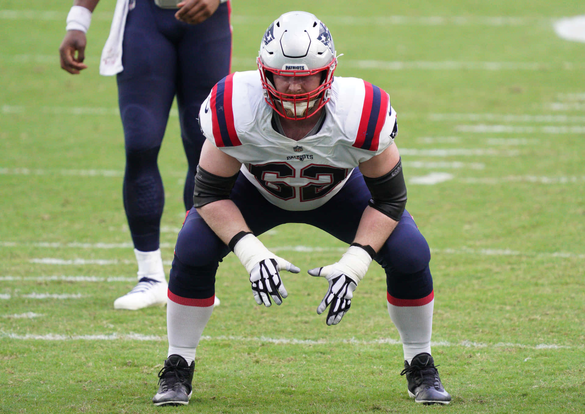 Football Guard Joe Thuney Background