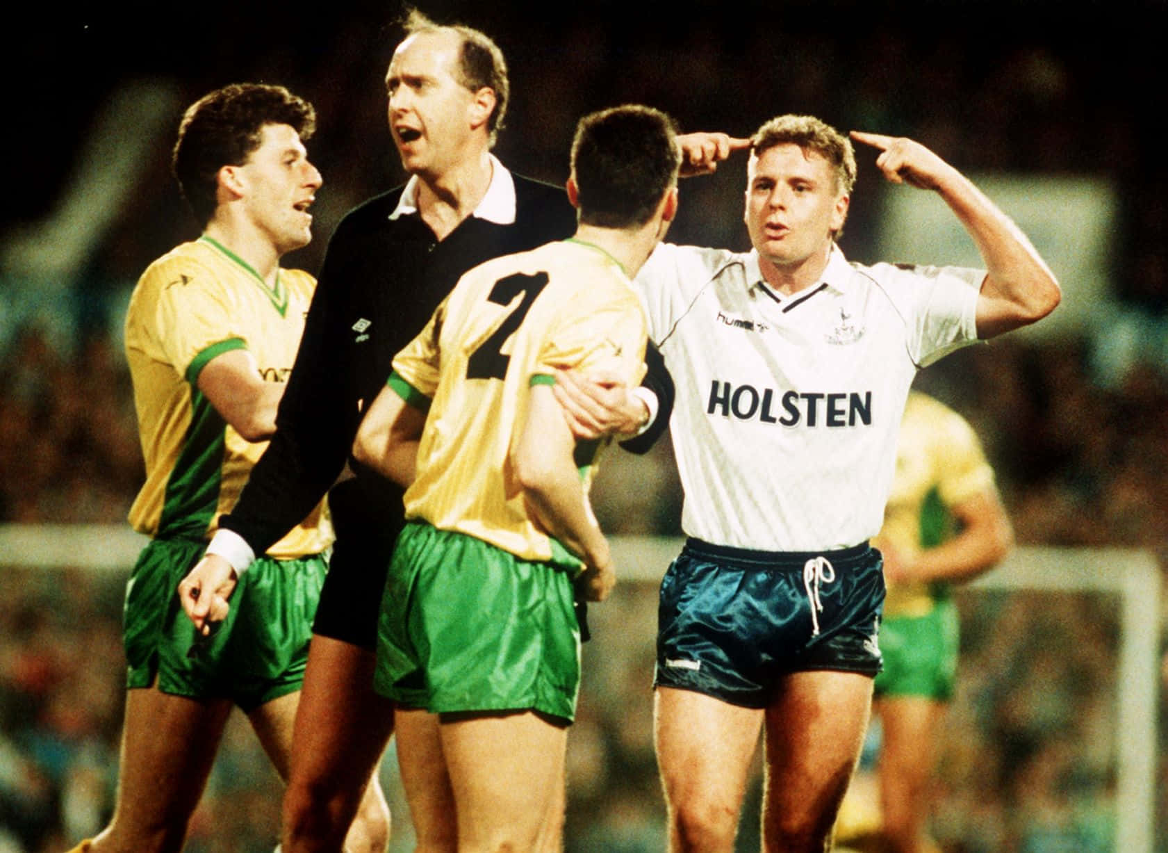 Football Legend - Paul 'gazza' Gascoigne Background