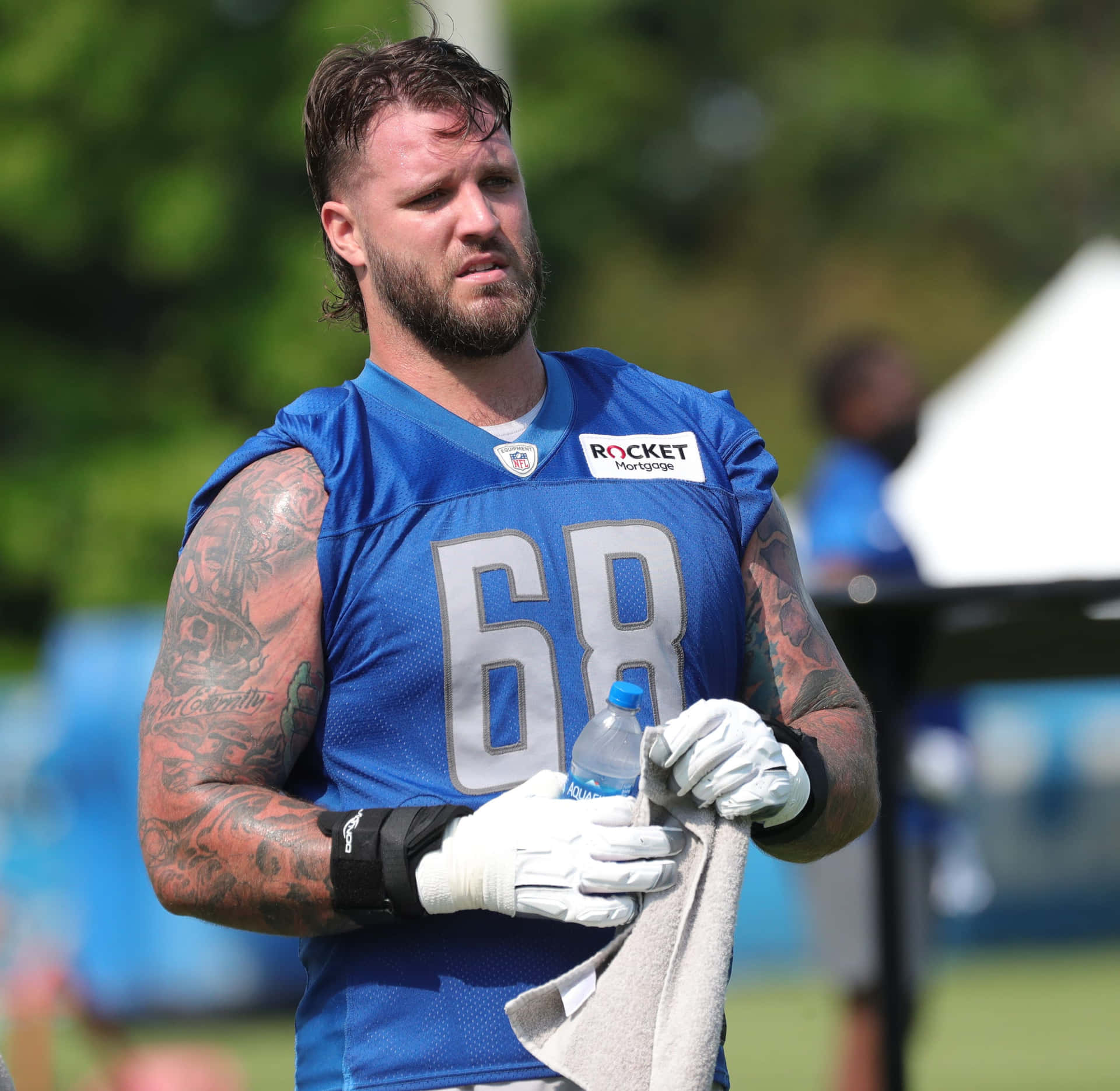 Football Offensive Tackle Athlete Taylor Decker Background