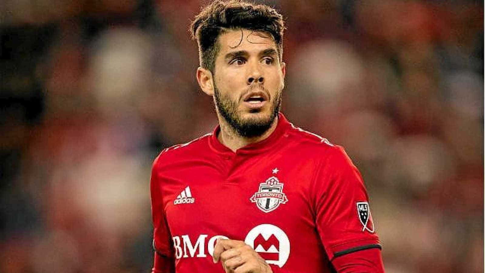 Football Player Alejandro Pozuelo Toronto Fc Background