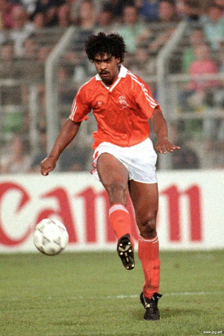 Football Star Athlete Frank Rijkaard Background