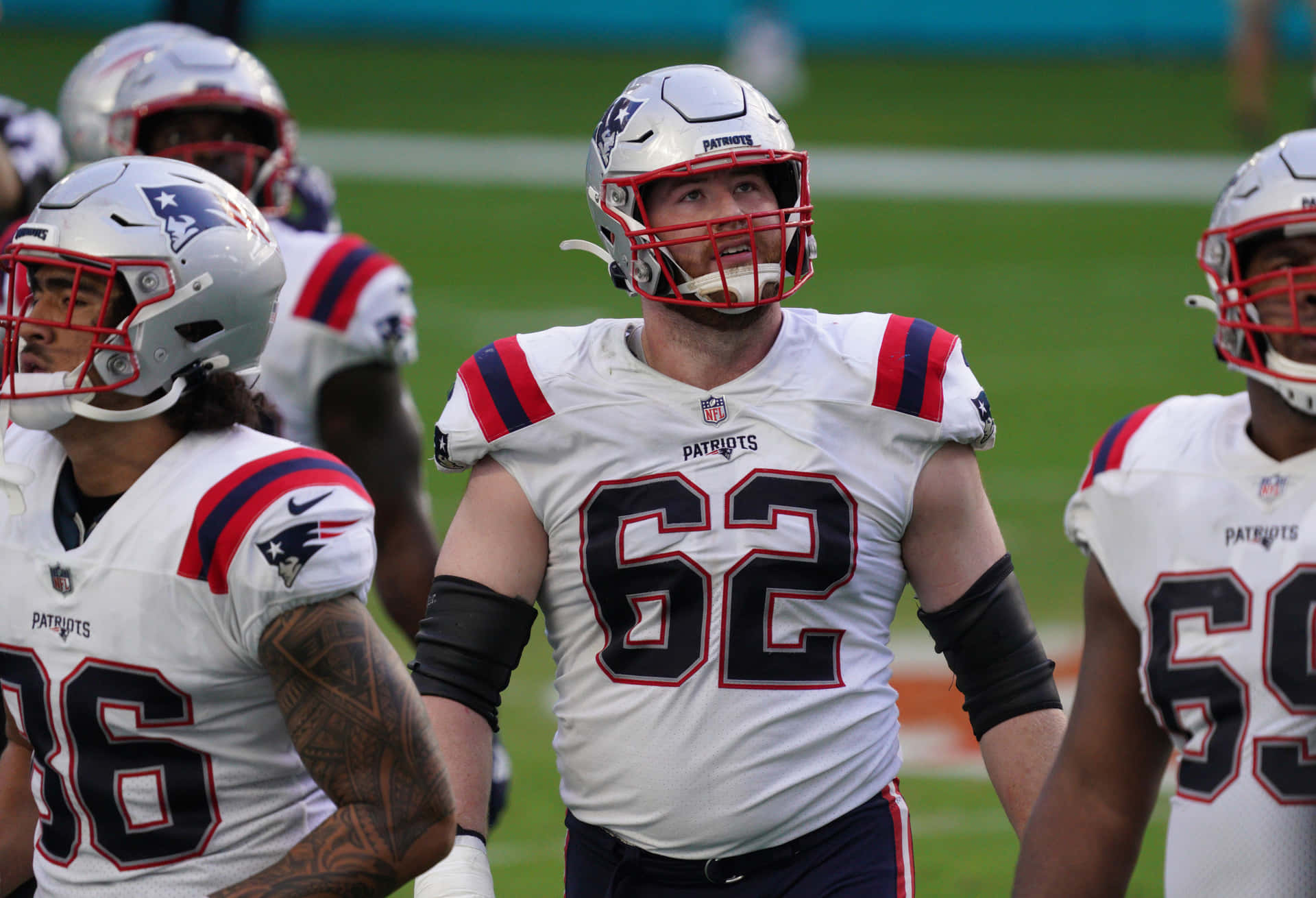 Football Star Number 62 Joe Thuney Background