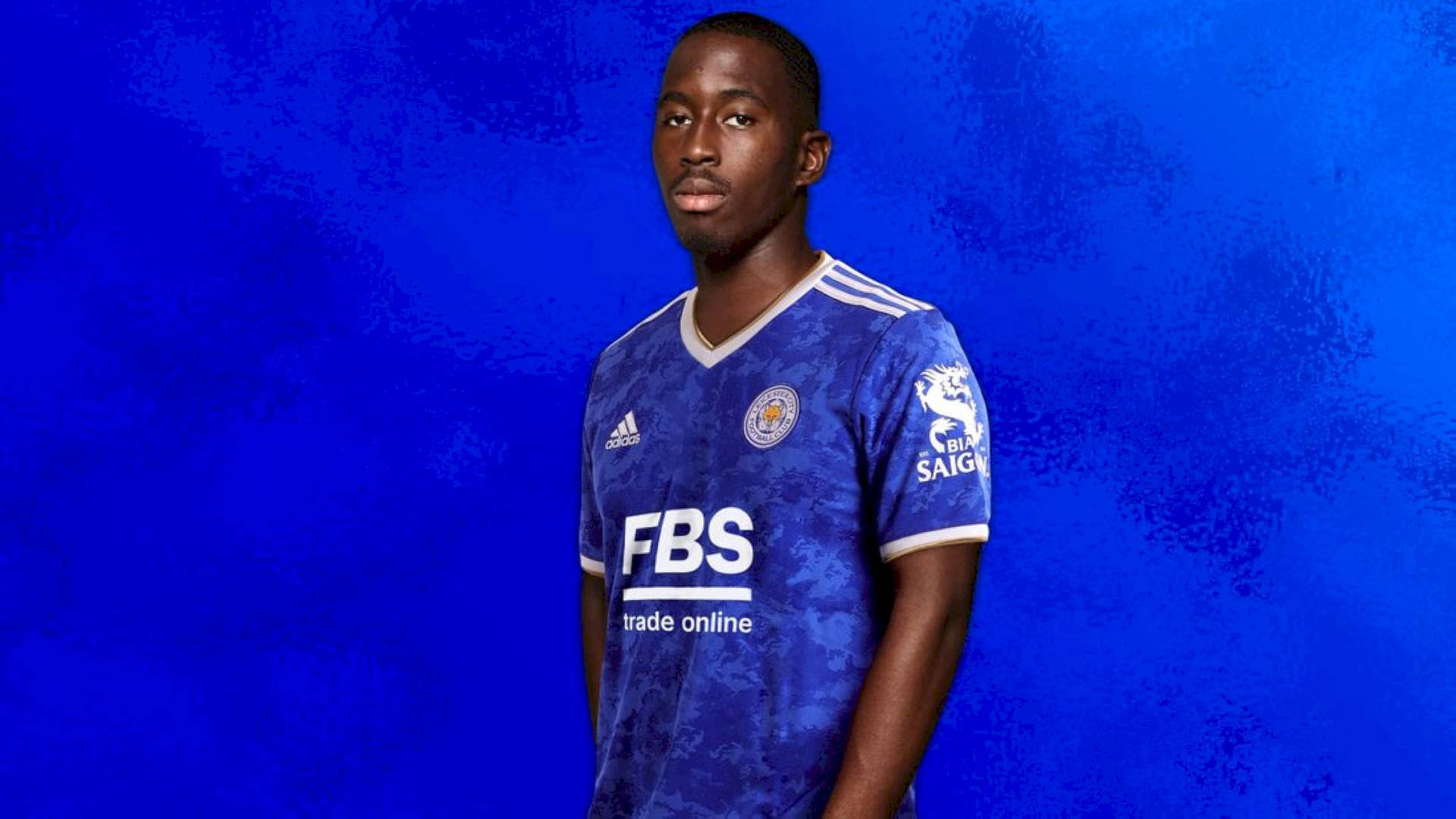 Footballerin Blue Jersey Background