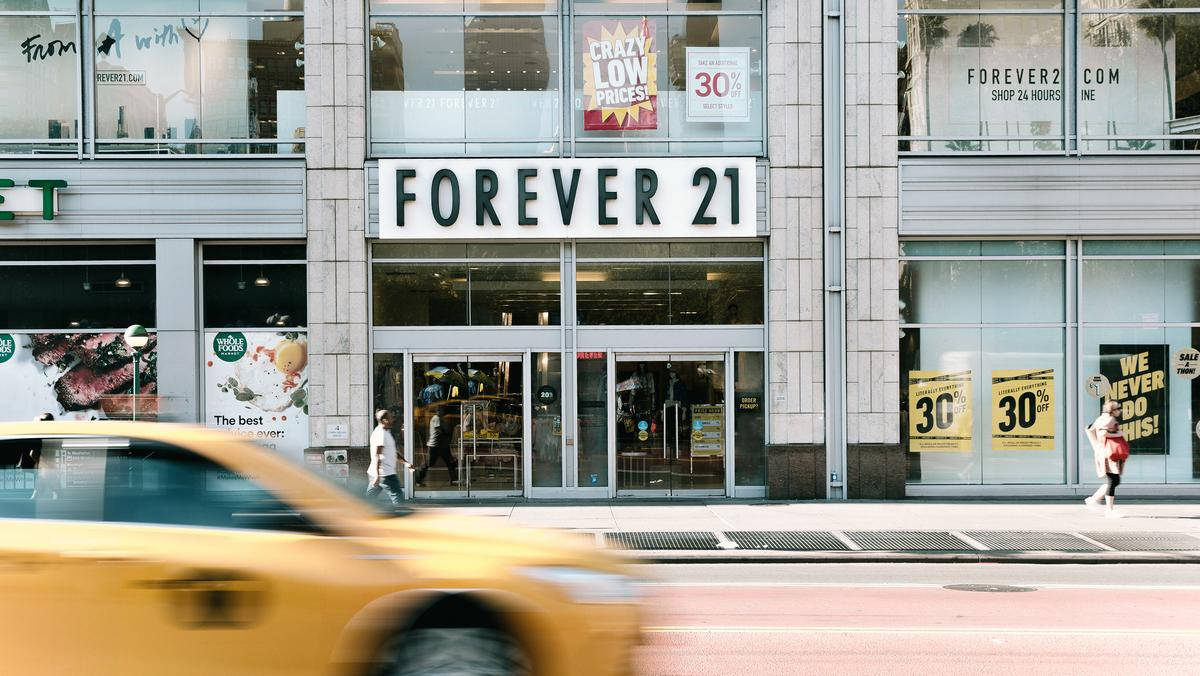 Forever 21 Store In The City Background