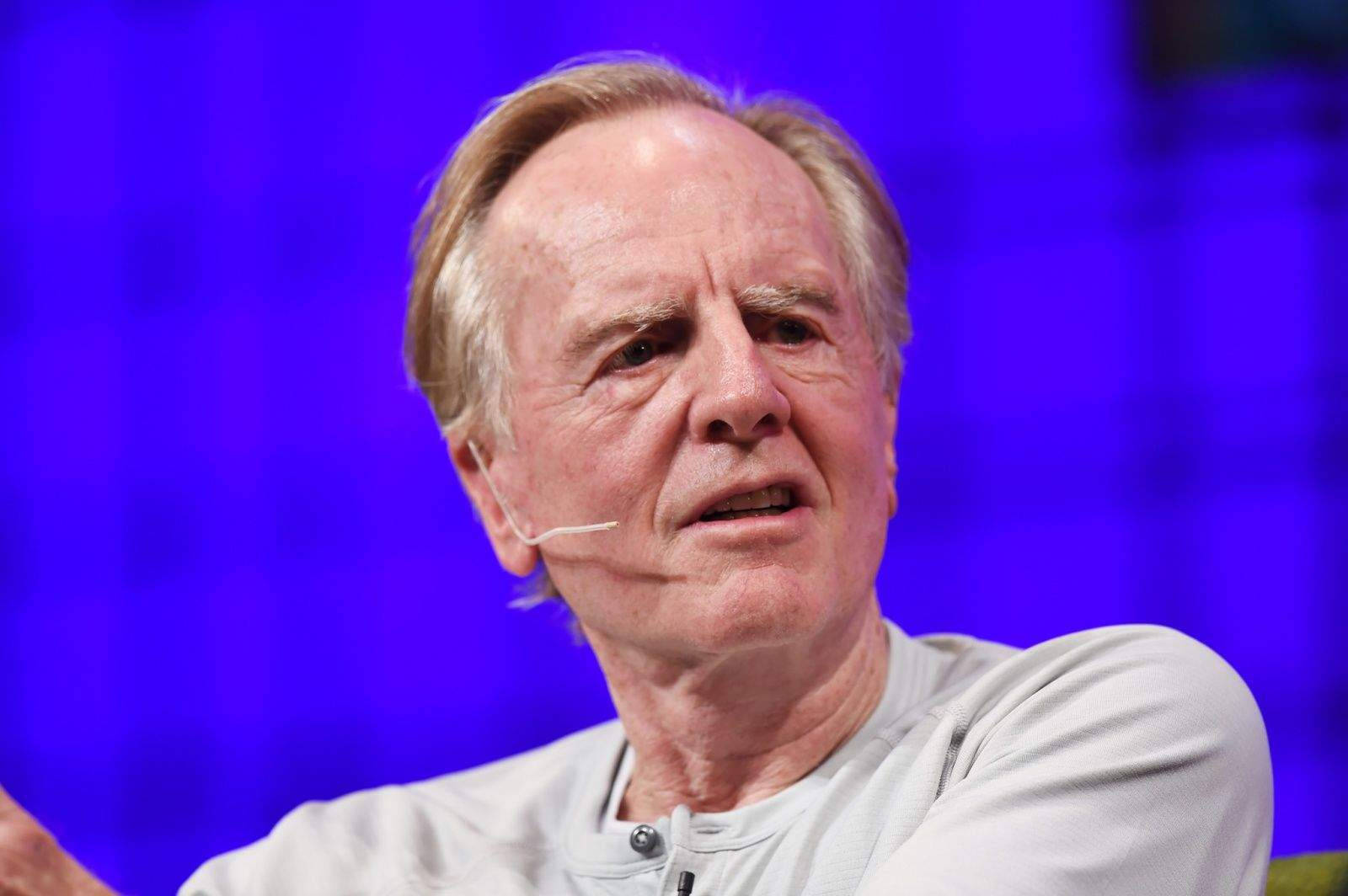 Former Apple Ceo, John Sculley Giving A Presentation