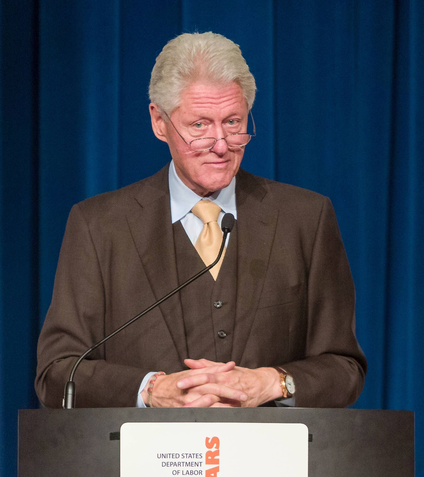 Former President Bill Clinton Delivering A Speech Background