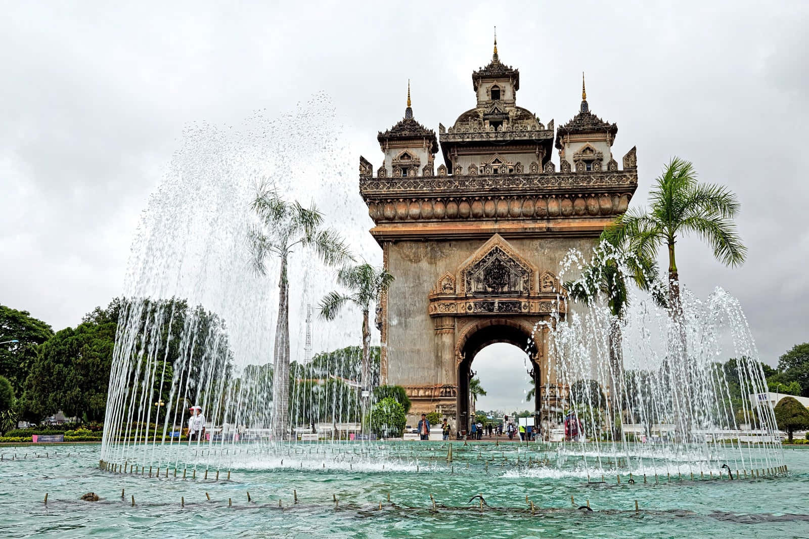 Fountain At Patuxai War Monument Background