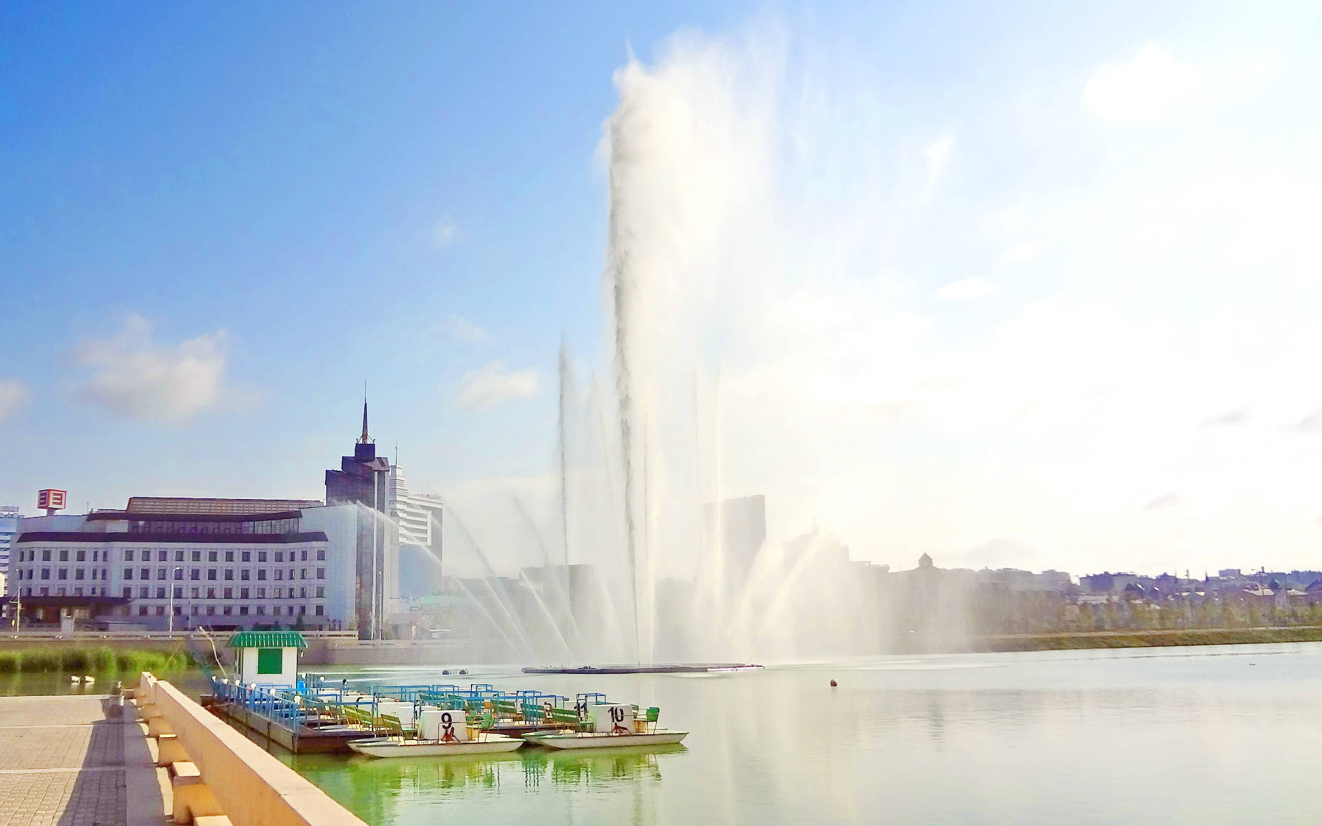 Fountain In Kazan City Background