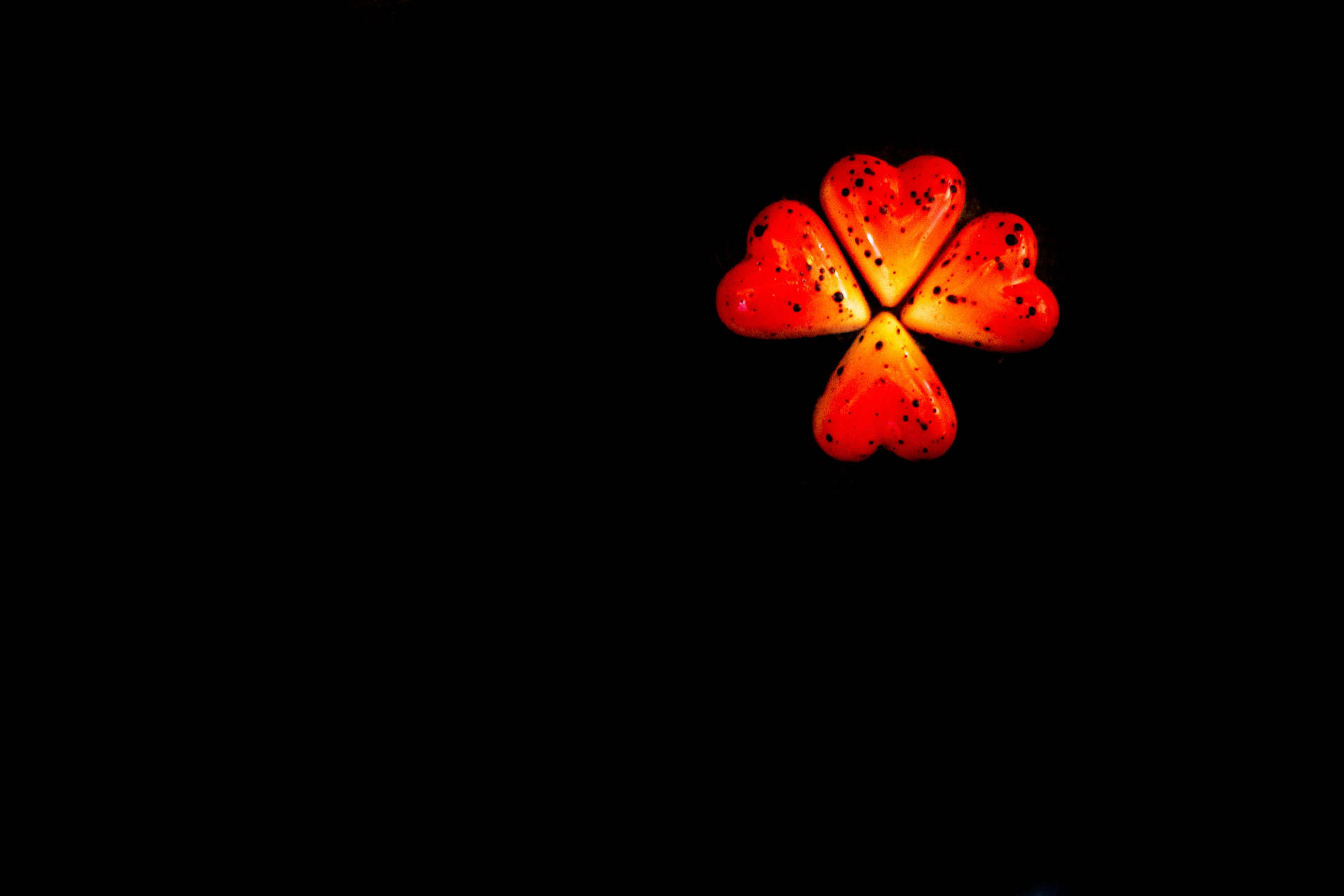 Four Clover Leaf-shaped Dark Heart