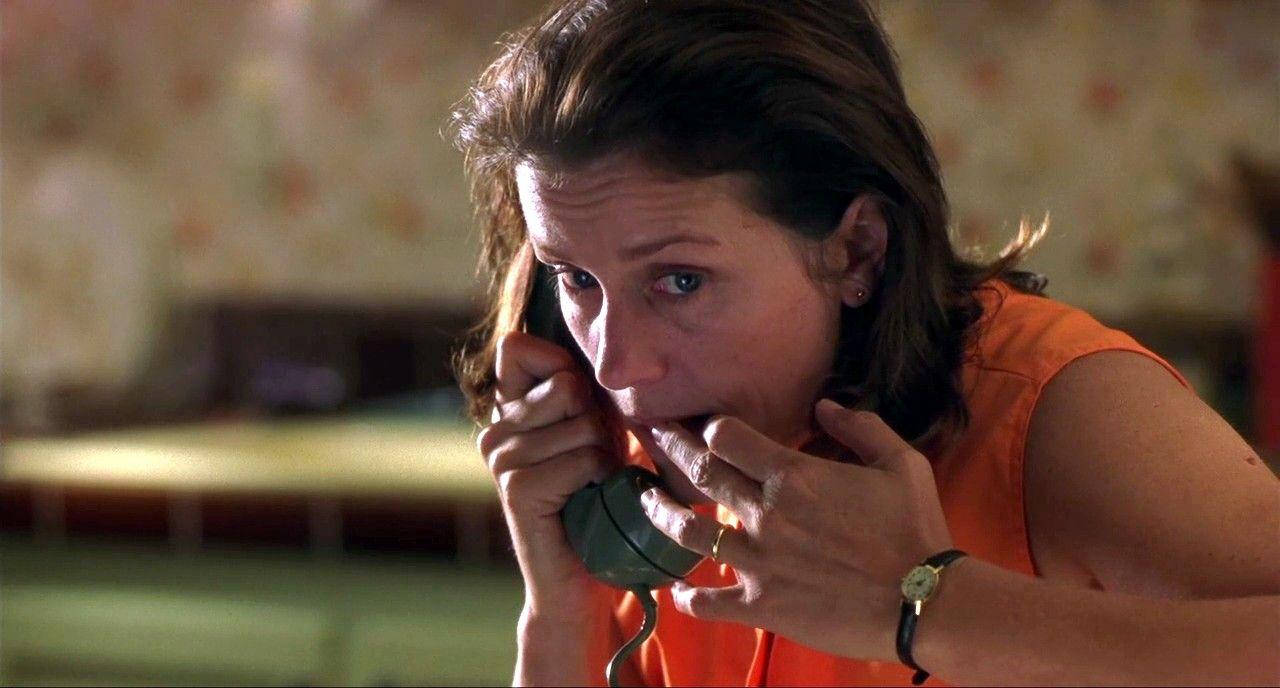 Frances Mcdormand In 2000 Almost Famous Background