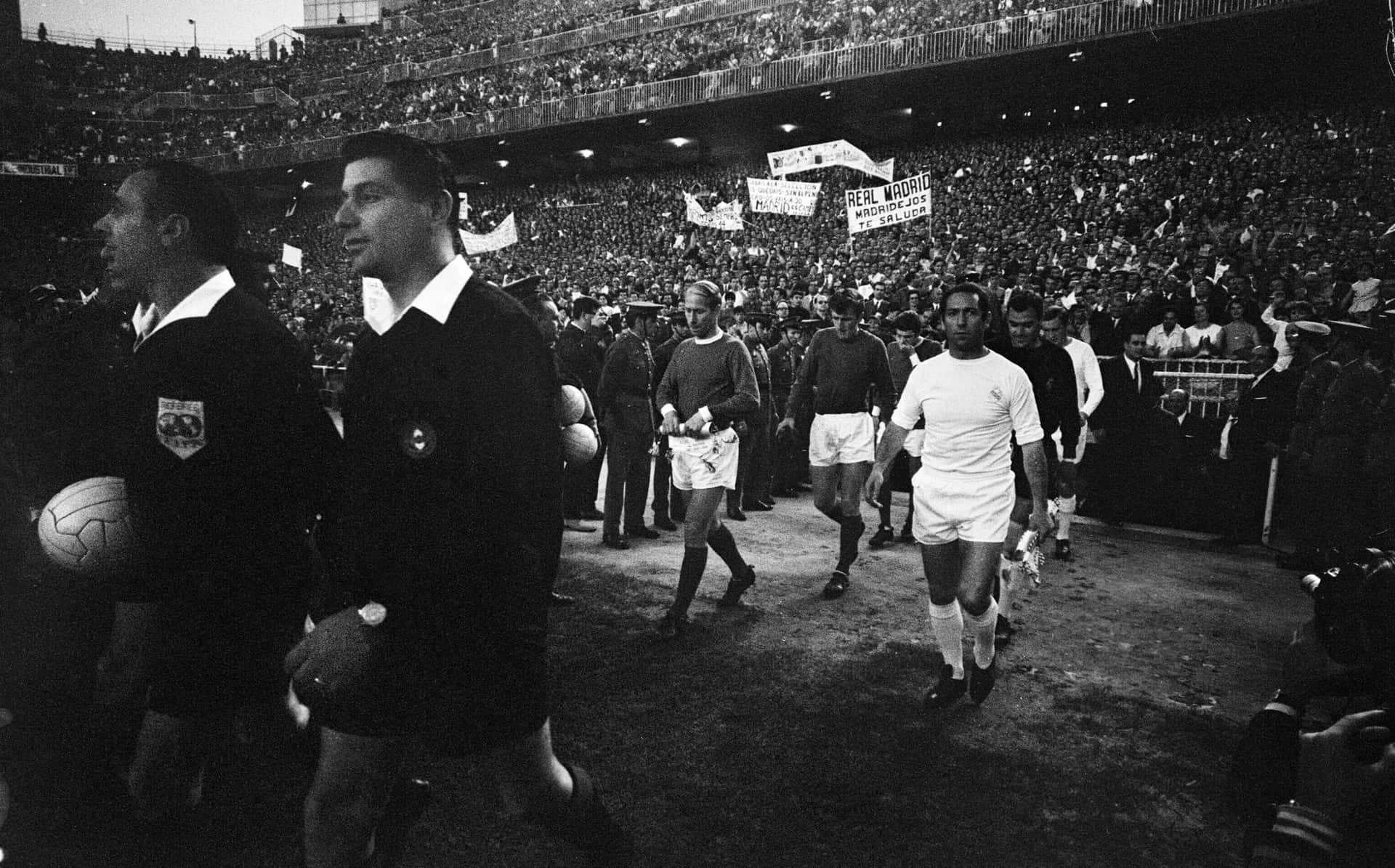 Francisco Gento For Real Madrid At Santiago Bernabeu Stadium Background