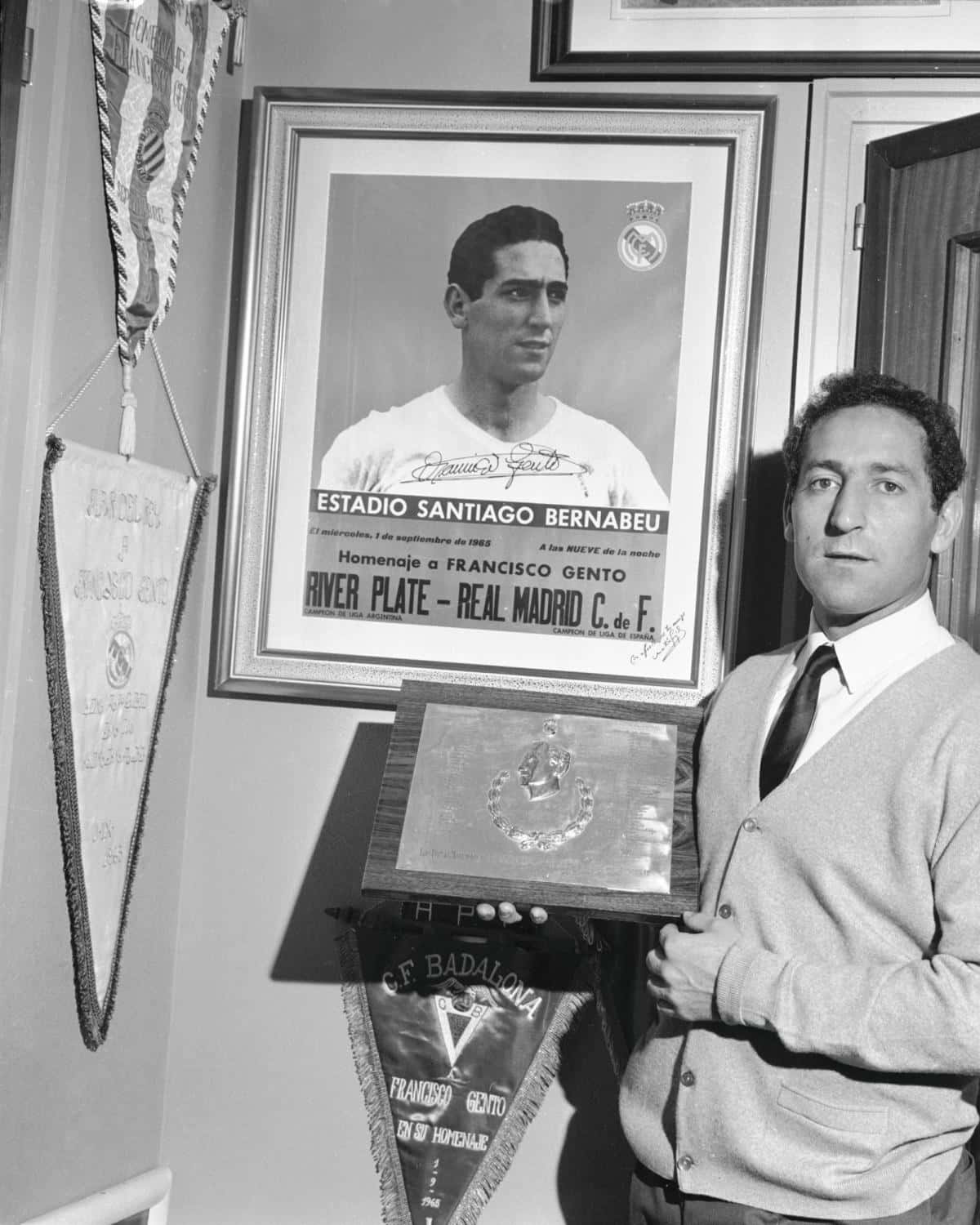 Francisco Gento With A Framed Picture Of Him Background