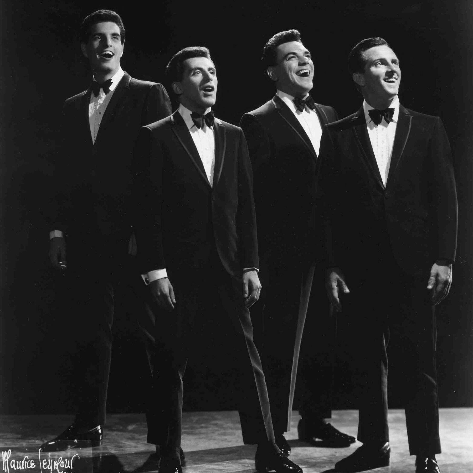 Frankie Valli And The Four Seasons Under The Starlight Background