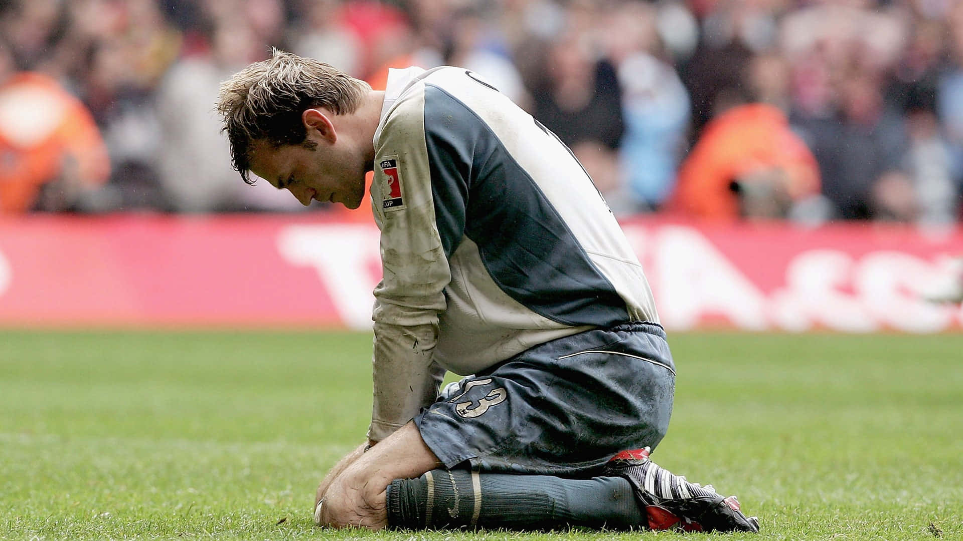 Franz Beckenbauer Legendary Mid-fielder Background