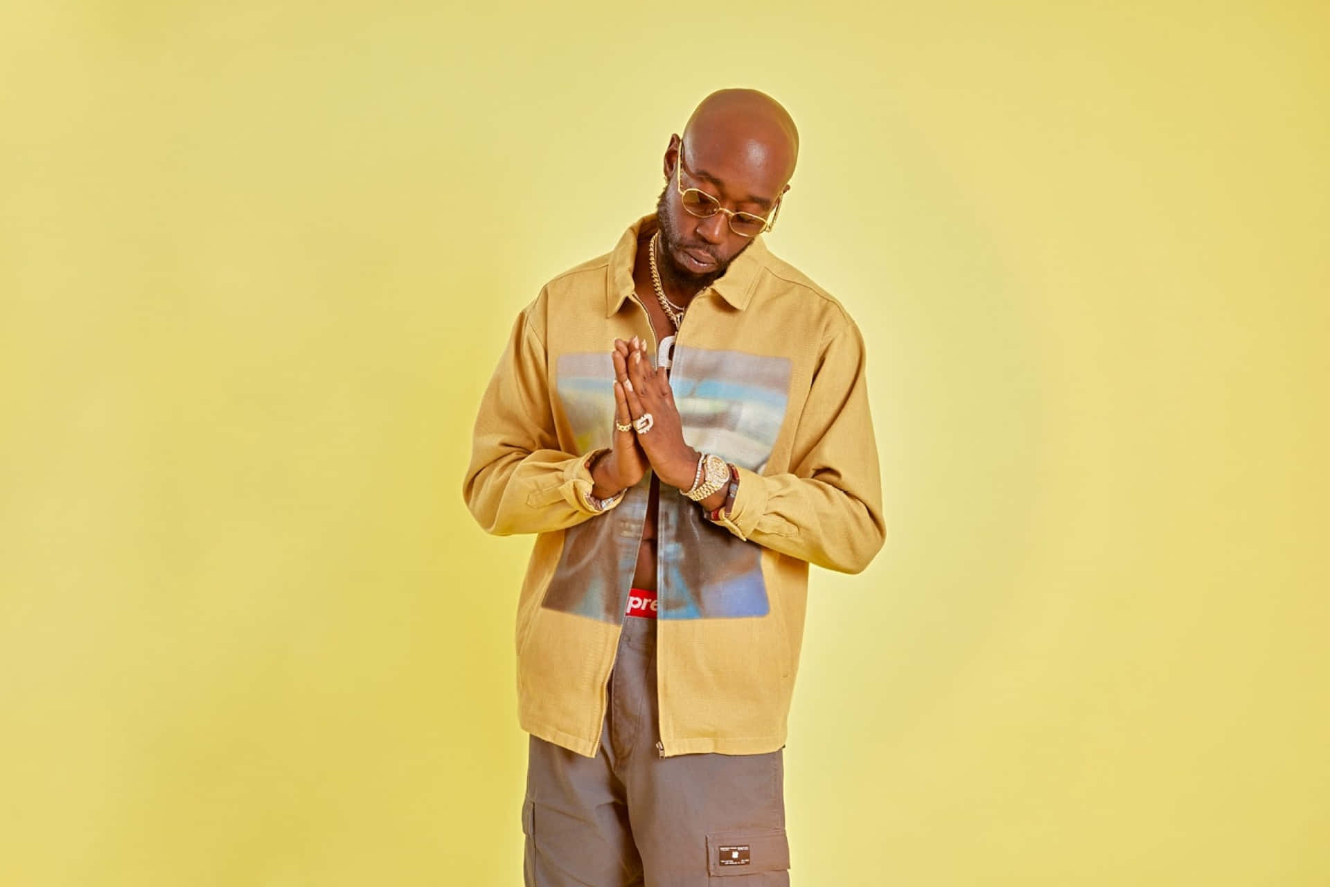 Freddie Gibbs Contemplative Pose Background