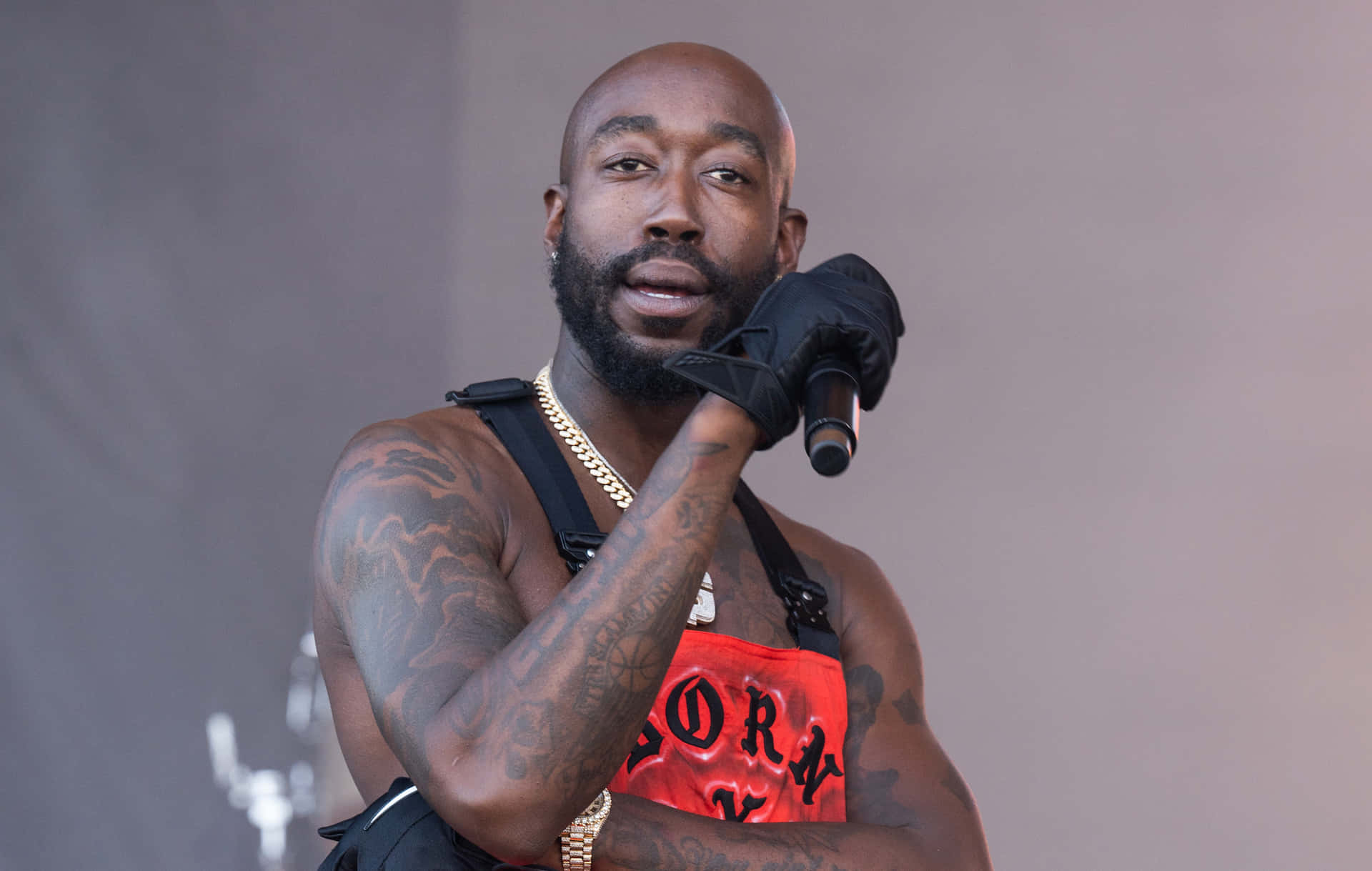 Freddie Gibbs Performing Live Background