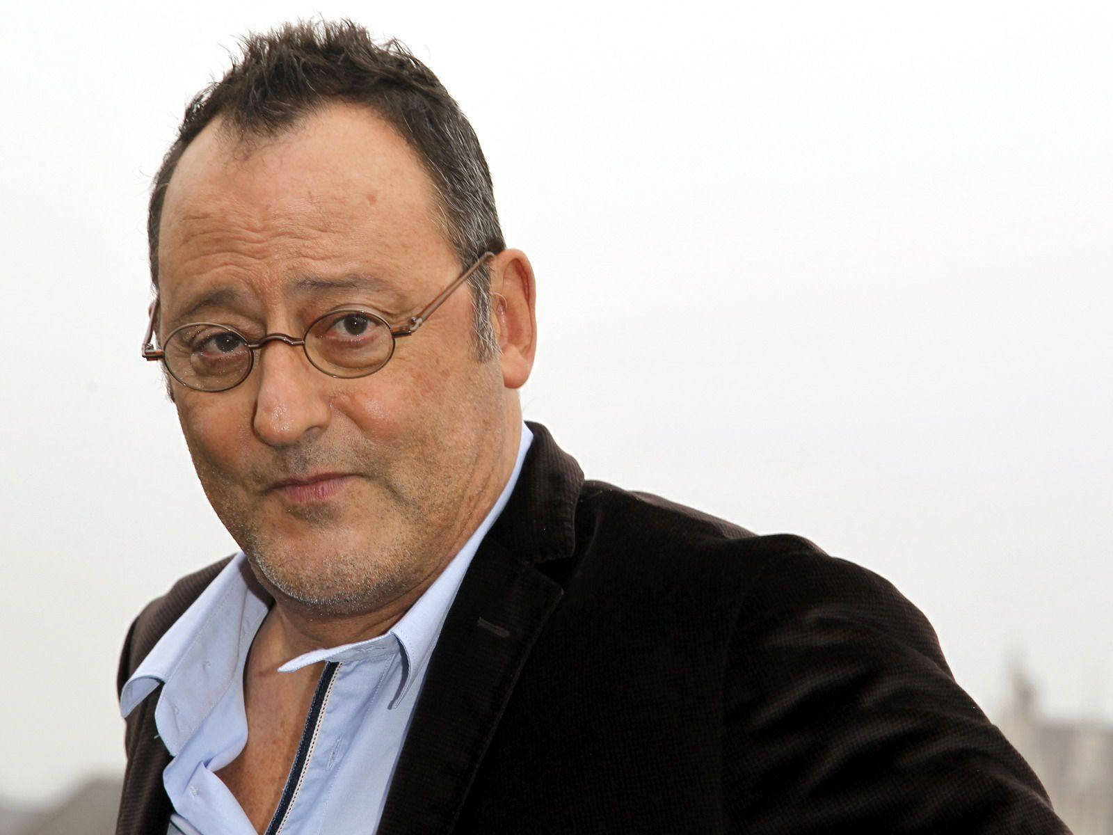 French Action Legend Jean Reno In The Spotlight Background