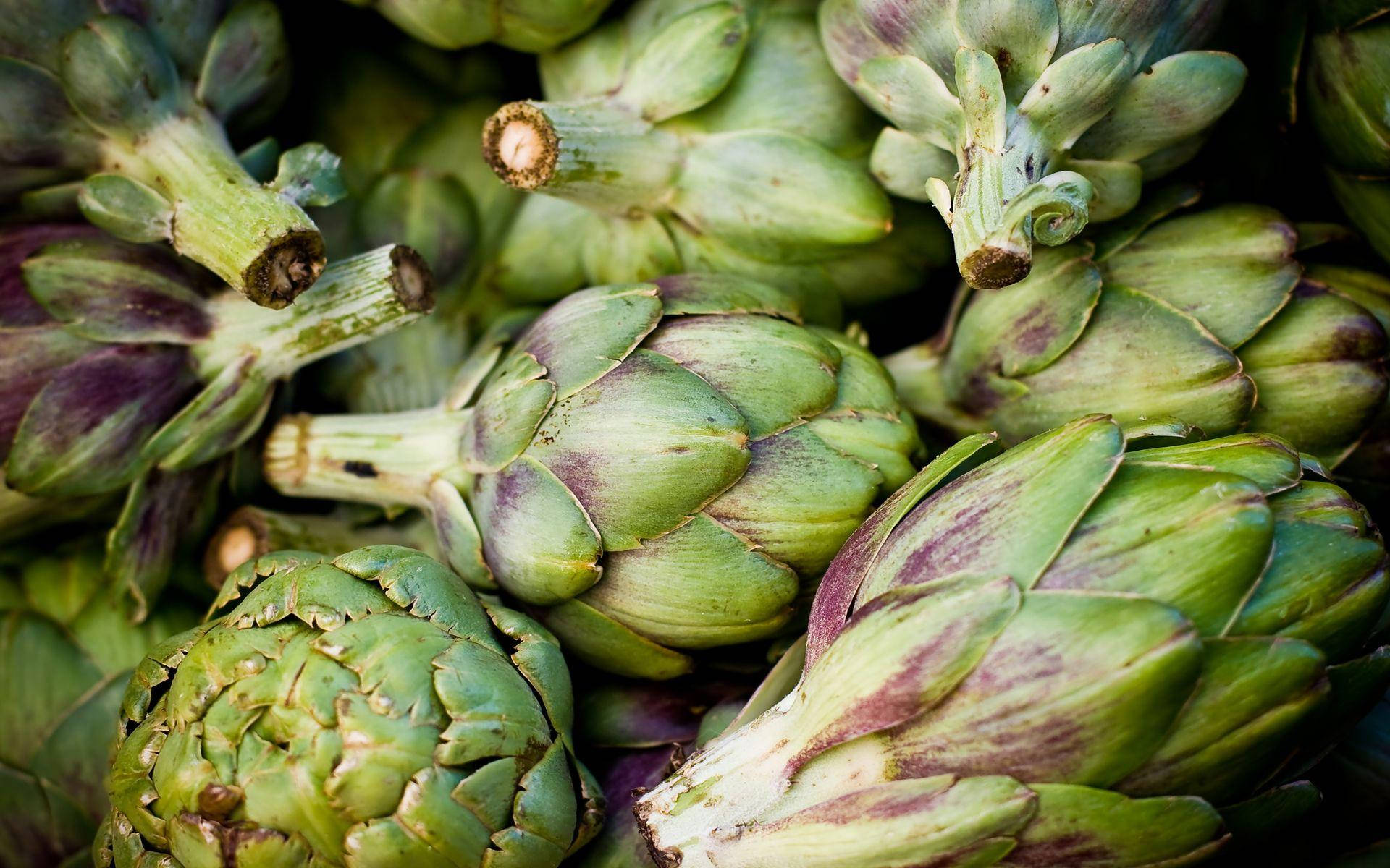 Fresh Artichoke Vegetables On Display Background