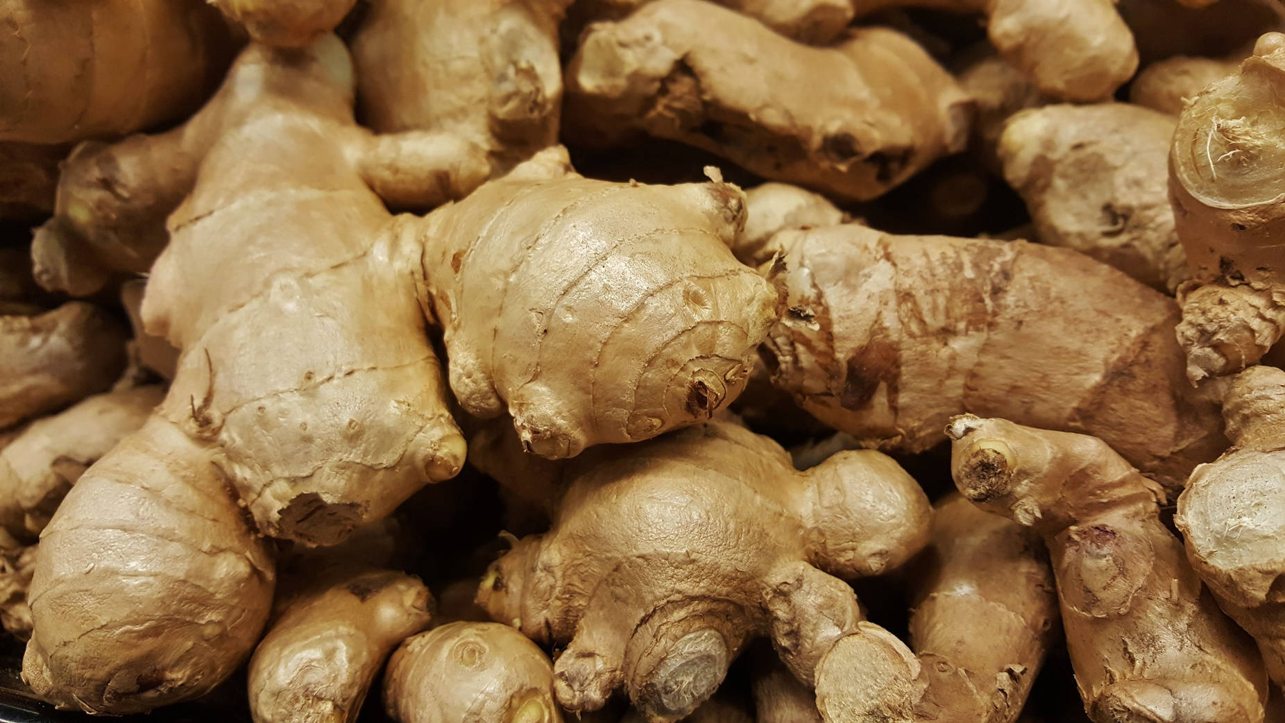 Fresh Dry Ginger Root Vegetables Pile Background