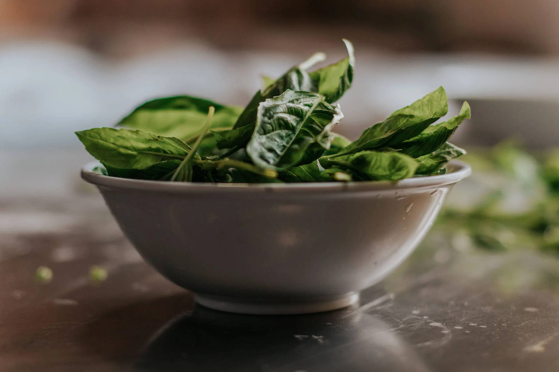 Fresh Spinach In A Ceramic Bowl Background