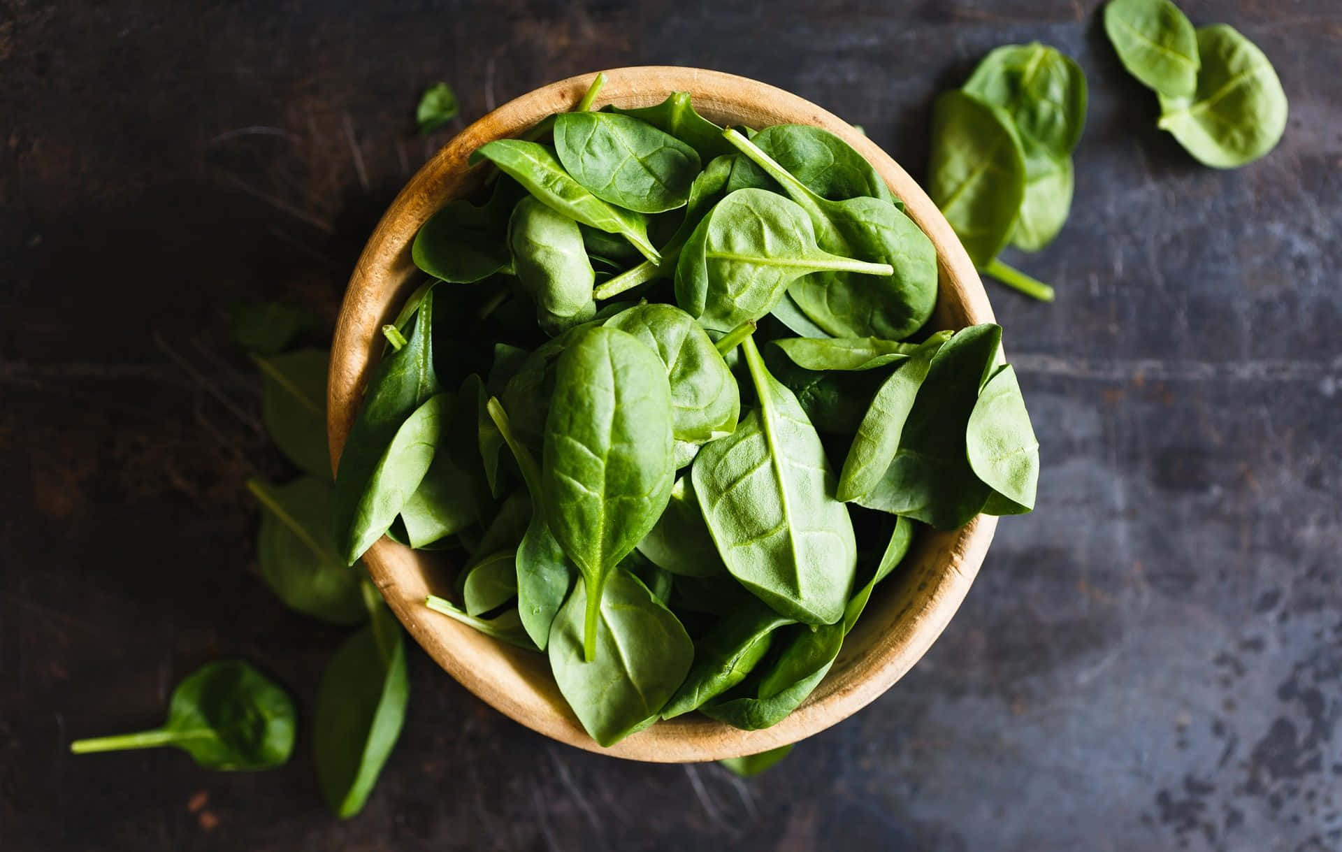 Fresh Spinach Leaves In A Wooden Bowl