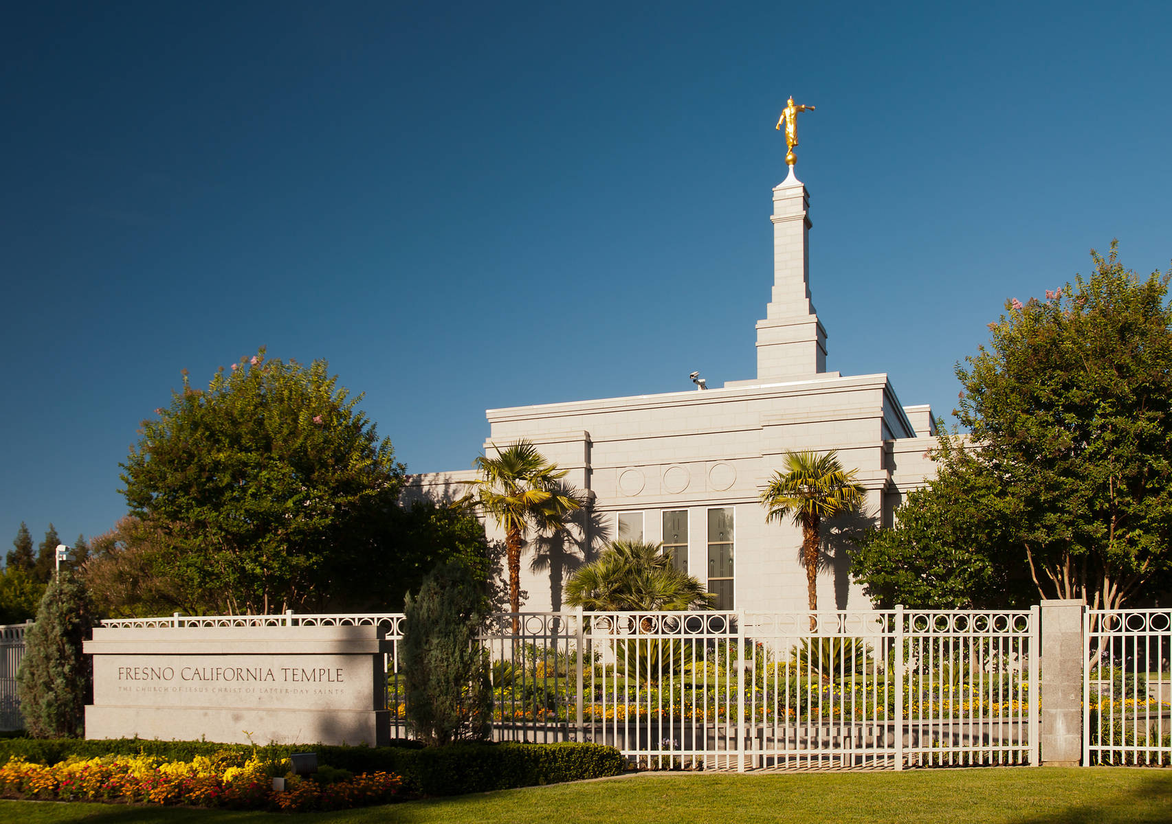 Fresno California Temple In The Daytime Background