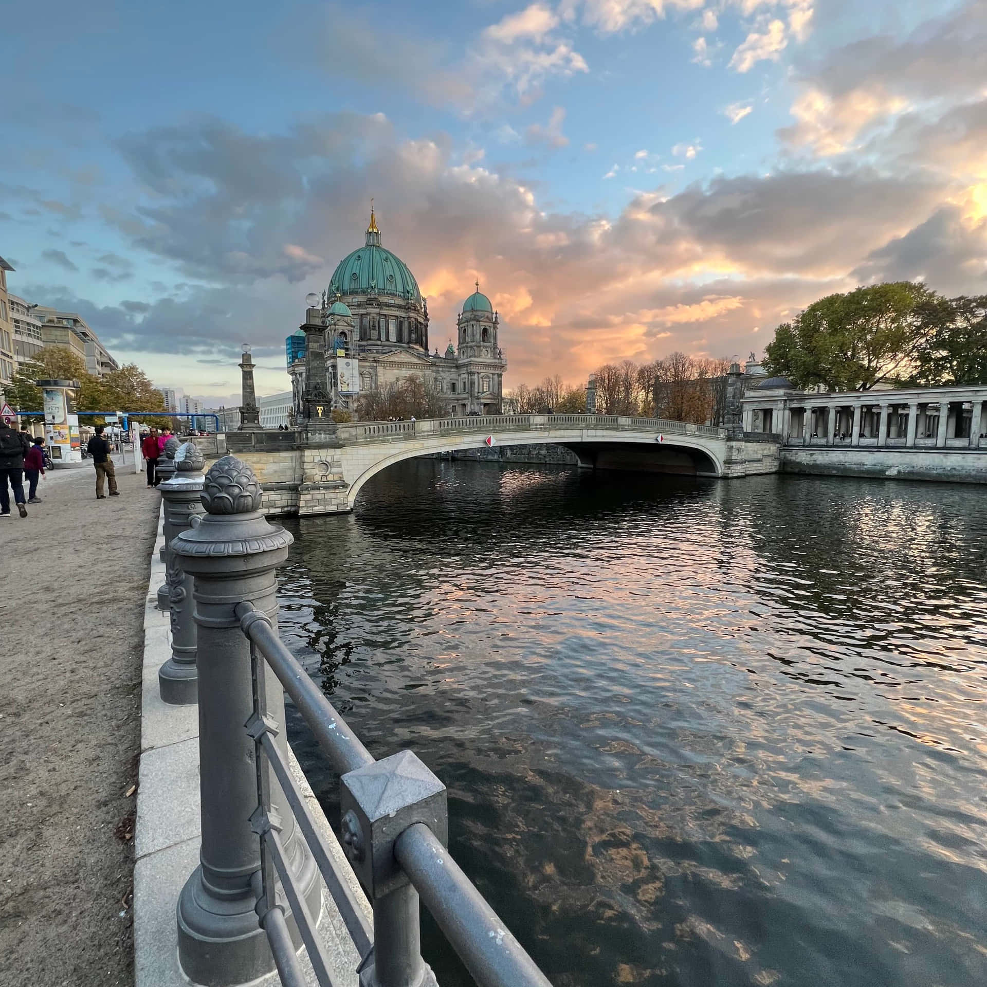 Friedrichs Bridge To Museum Island Background